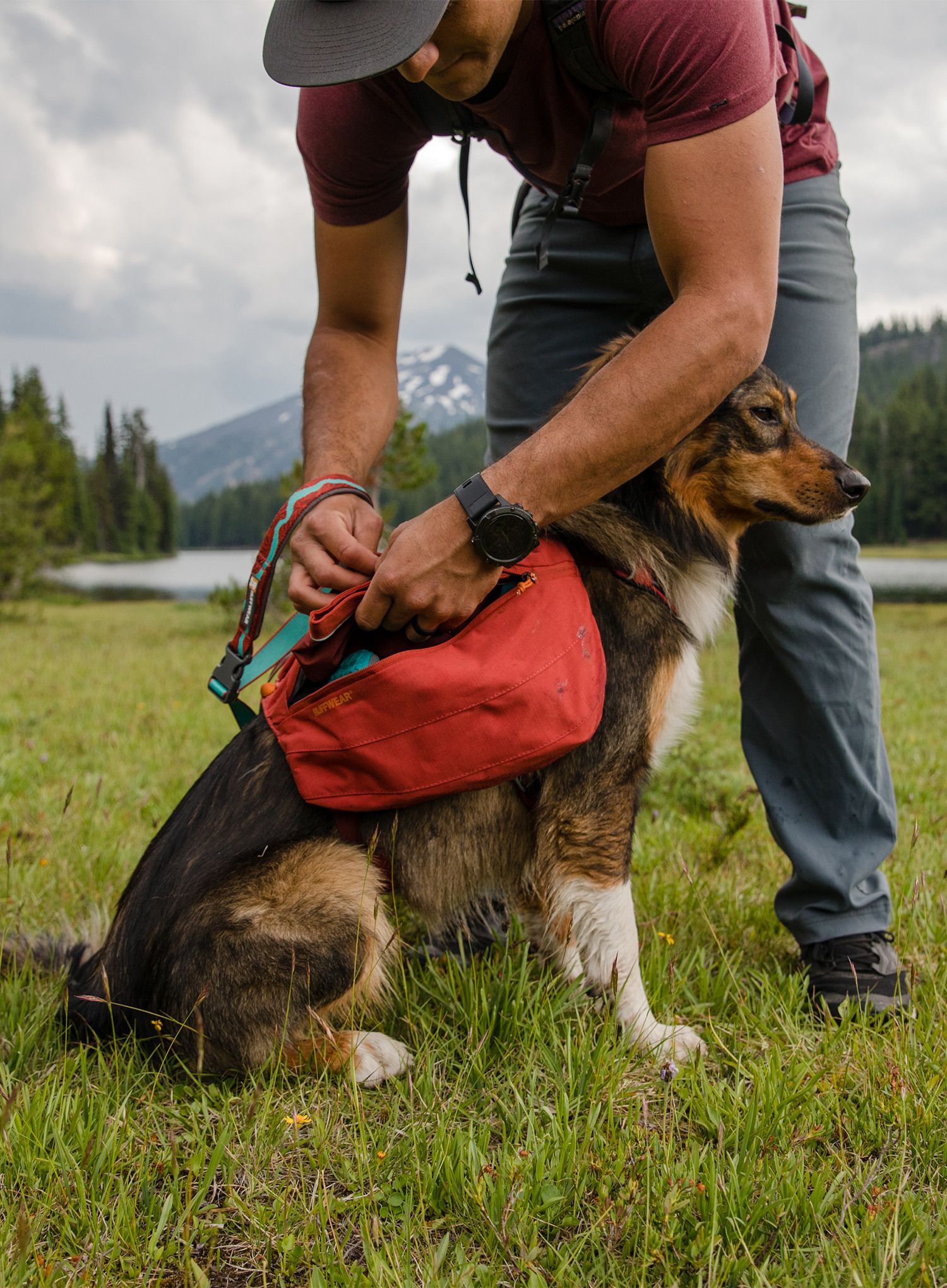 Batoh pro psa Ruffwear Front Range Day Pack - red clay