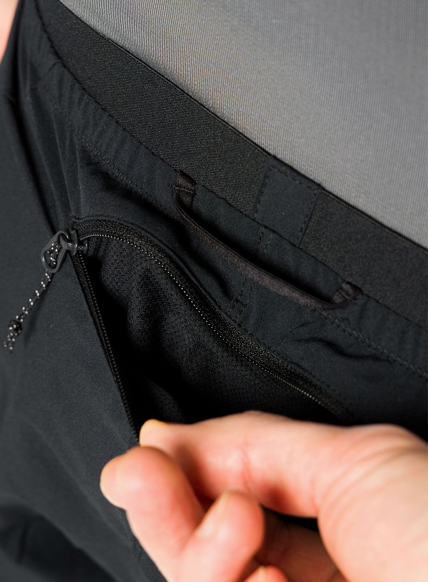 Běžecké kraťasy Salomon Cross 5 Shorts - deep black