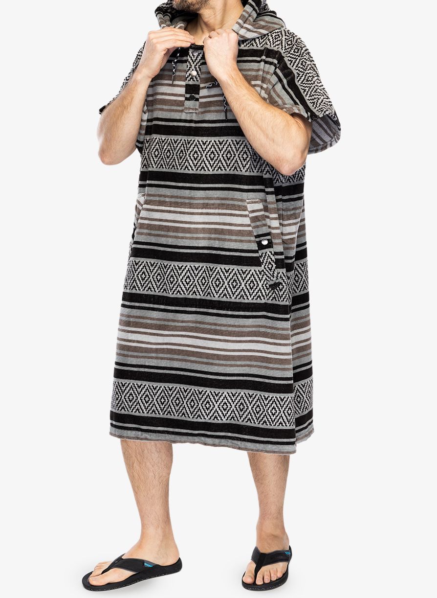 Pončo Slowtide Oso Extra Warm Poncho - courtyard