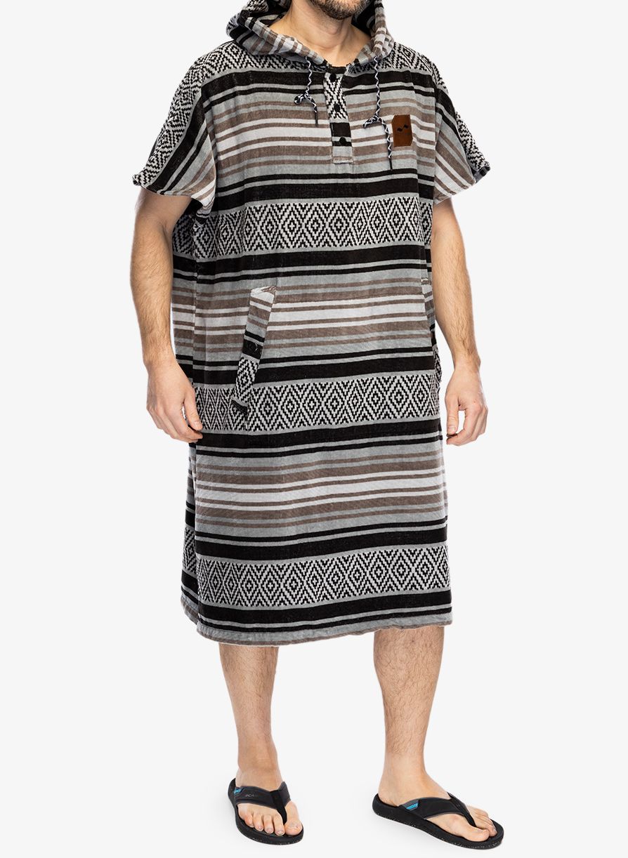 Pončo Slowtide Oso Extra Warm Poncho - courtyard