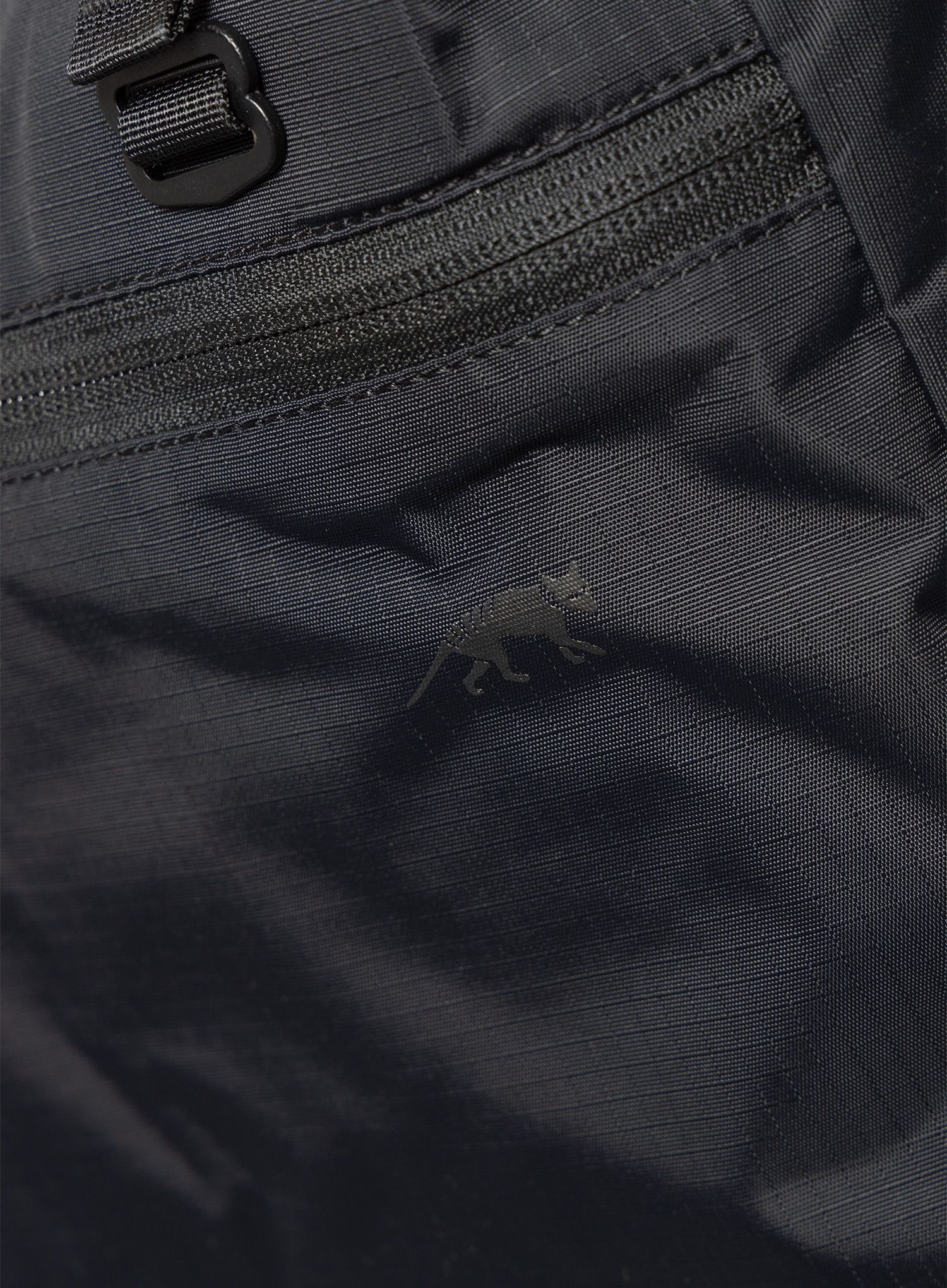 Taktická brašna Tasmanian Tiger Shoulder Bag - black