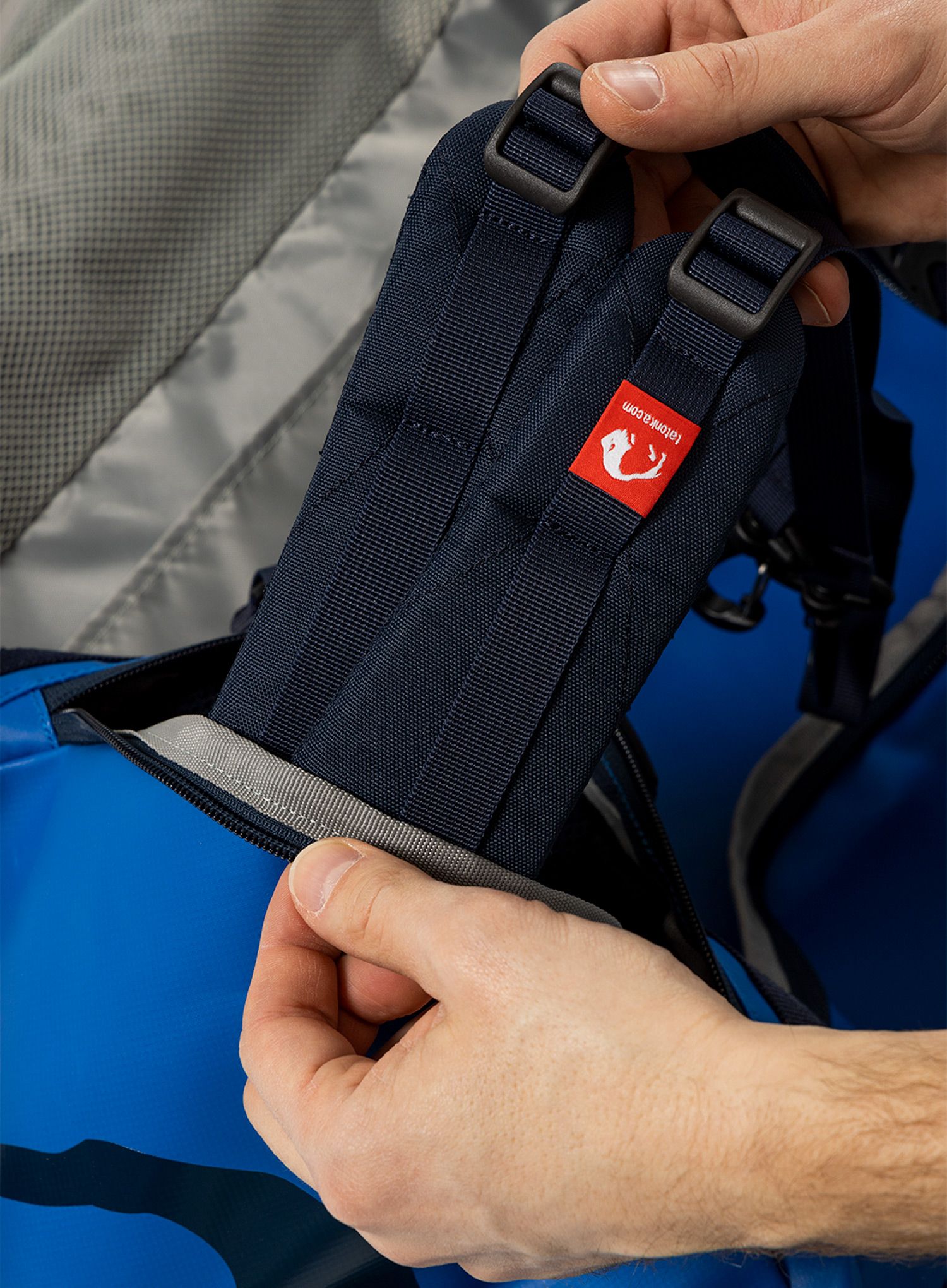 Taška na zavazadla Tatonka Barrel M - blue