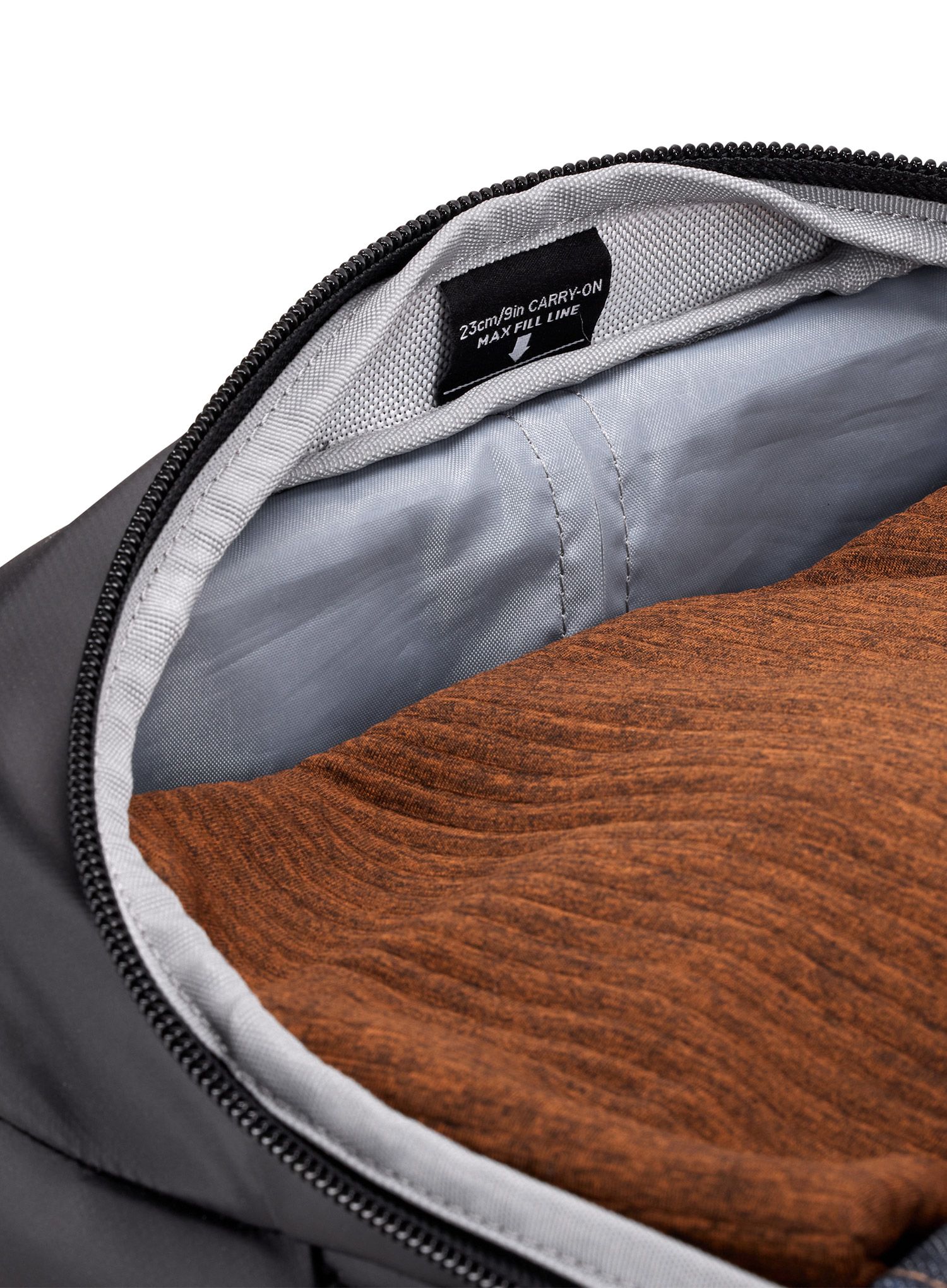Cestovní kufr Thule Chasm Carry On Duffel 40 L - black