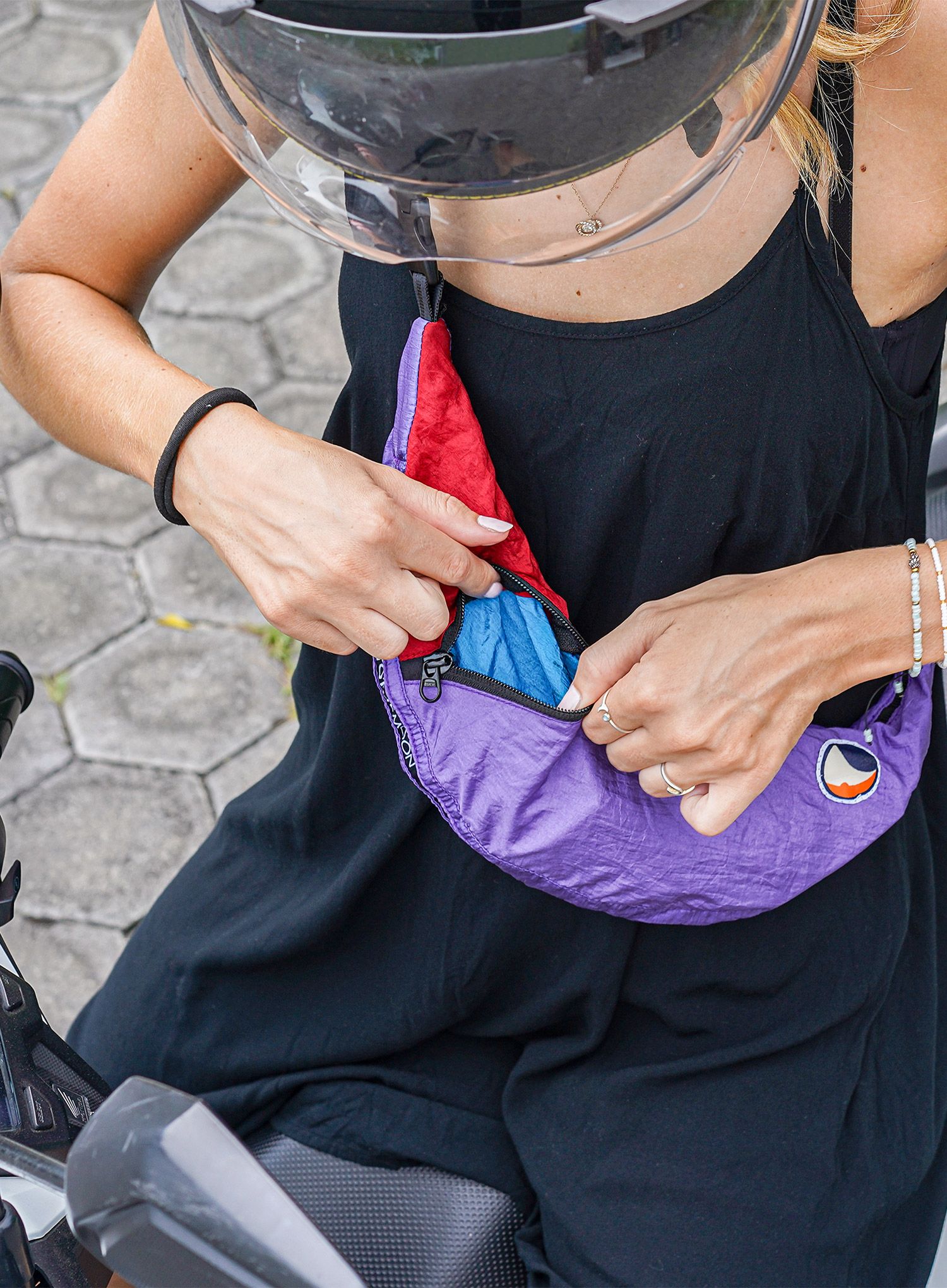 Taška Ticket To The Moon Upcycled Sling Bag - purple/burgundy