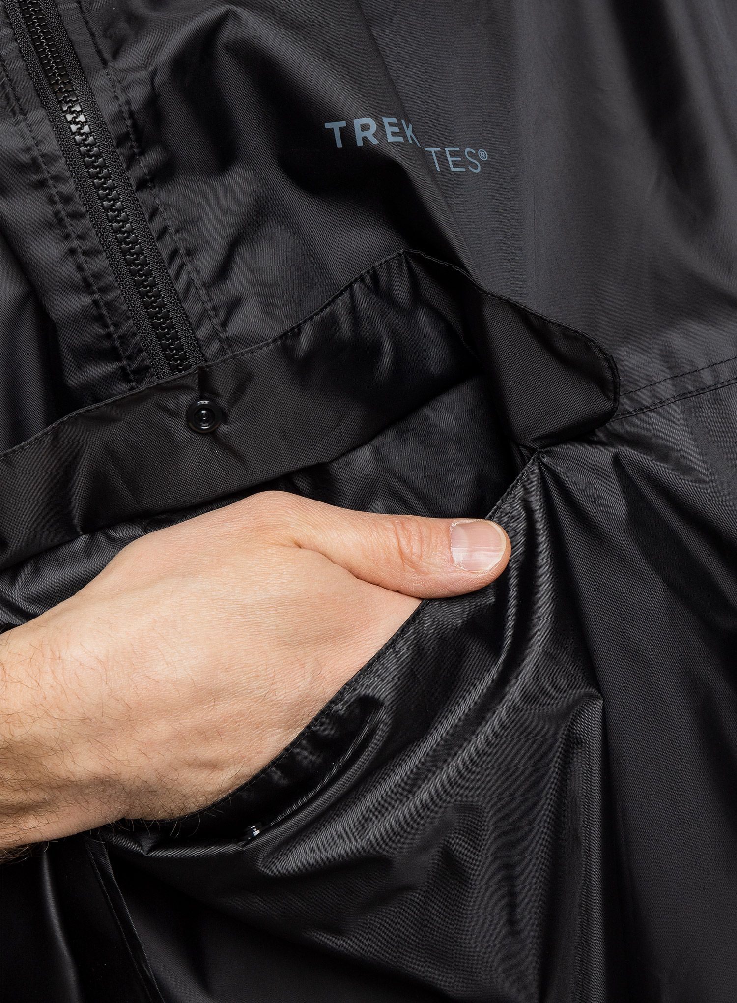 Turistická pláštěnka Trekmates Rove Poncho - black