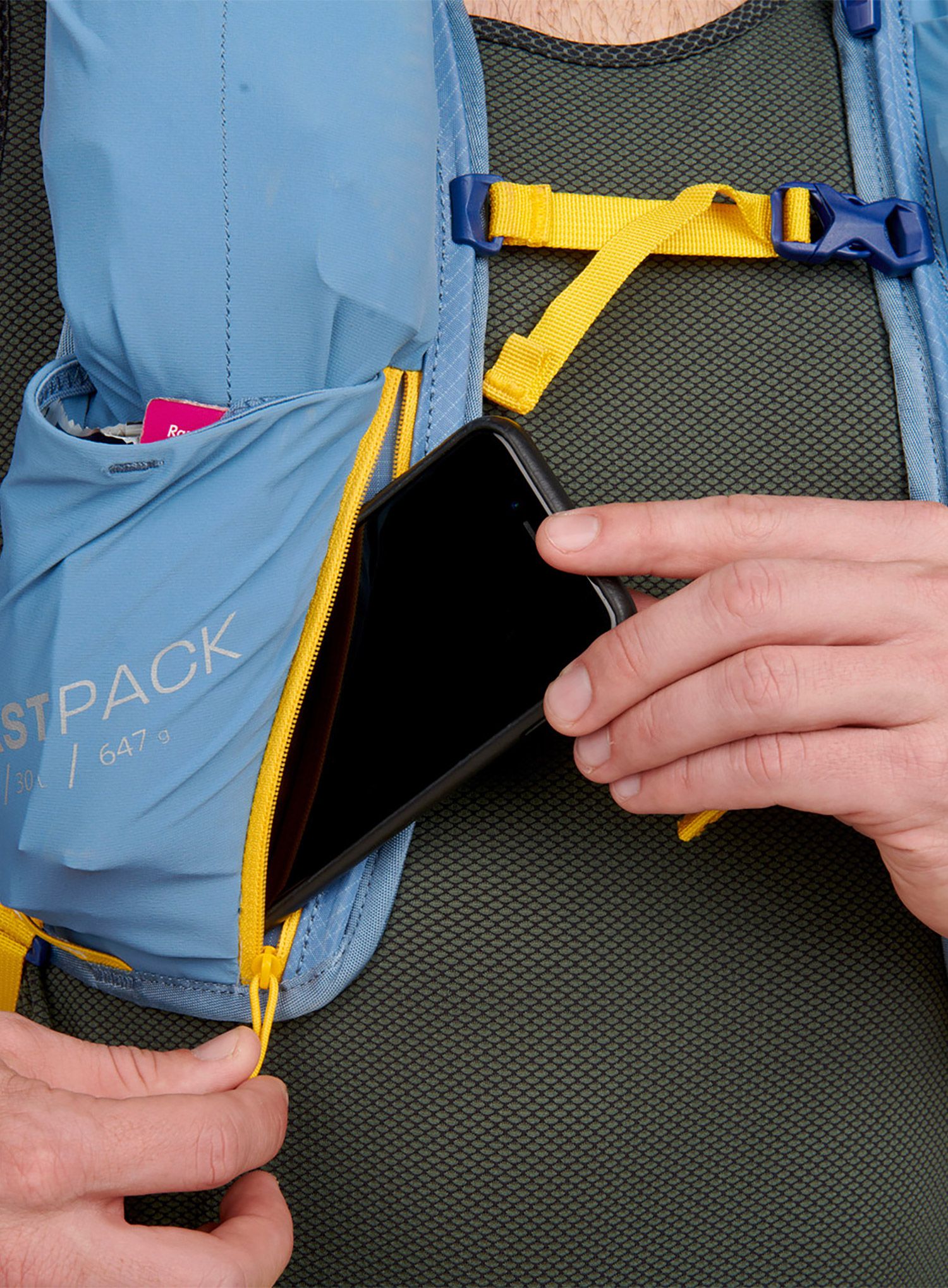 Sportovní batoh Ultimate Direction Fastpack 30 - fog