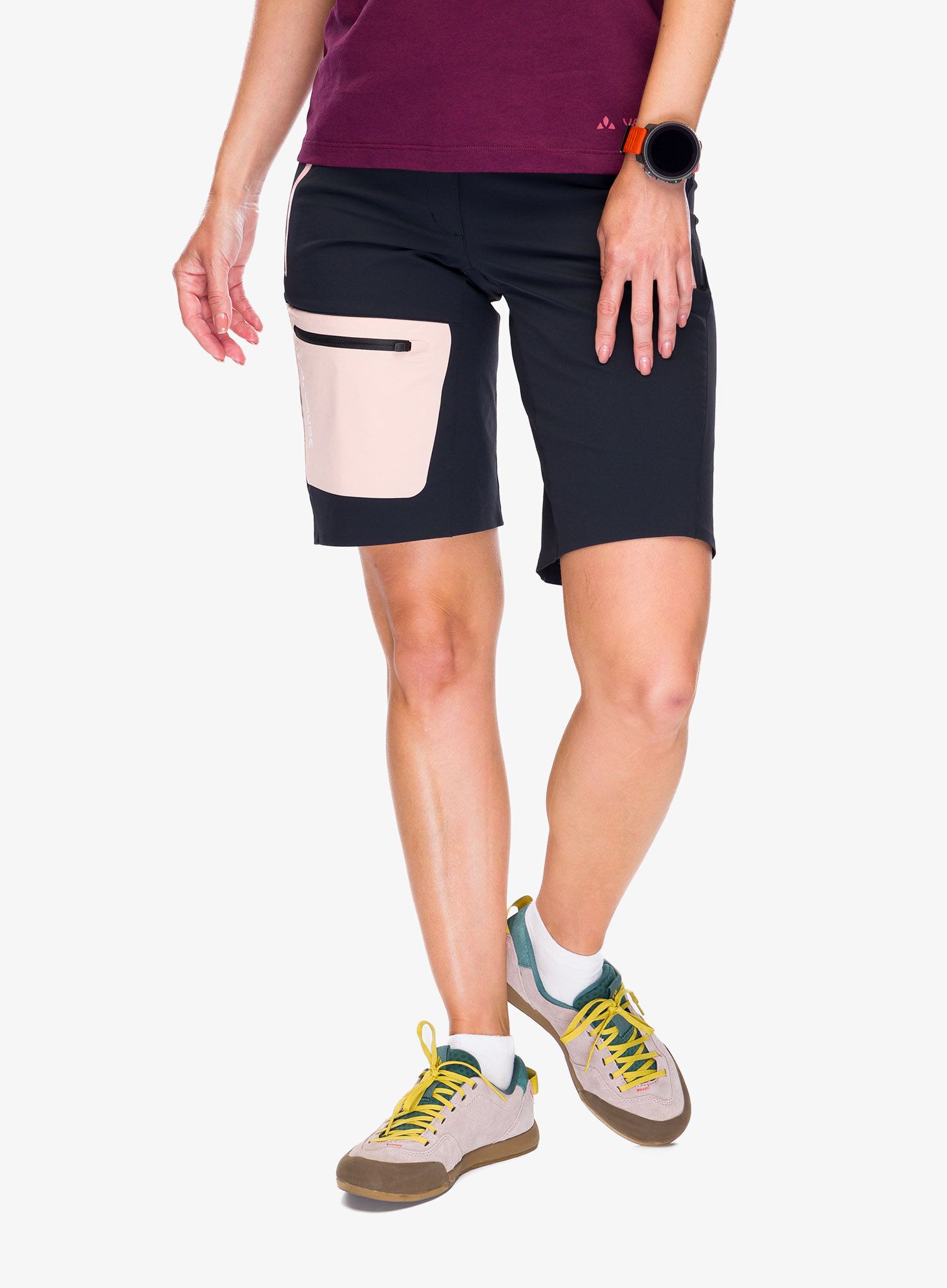 Turistické kraťasy dámské Vaude Badile Shorts - black/soft rose