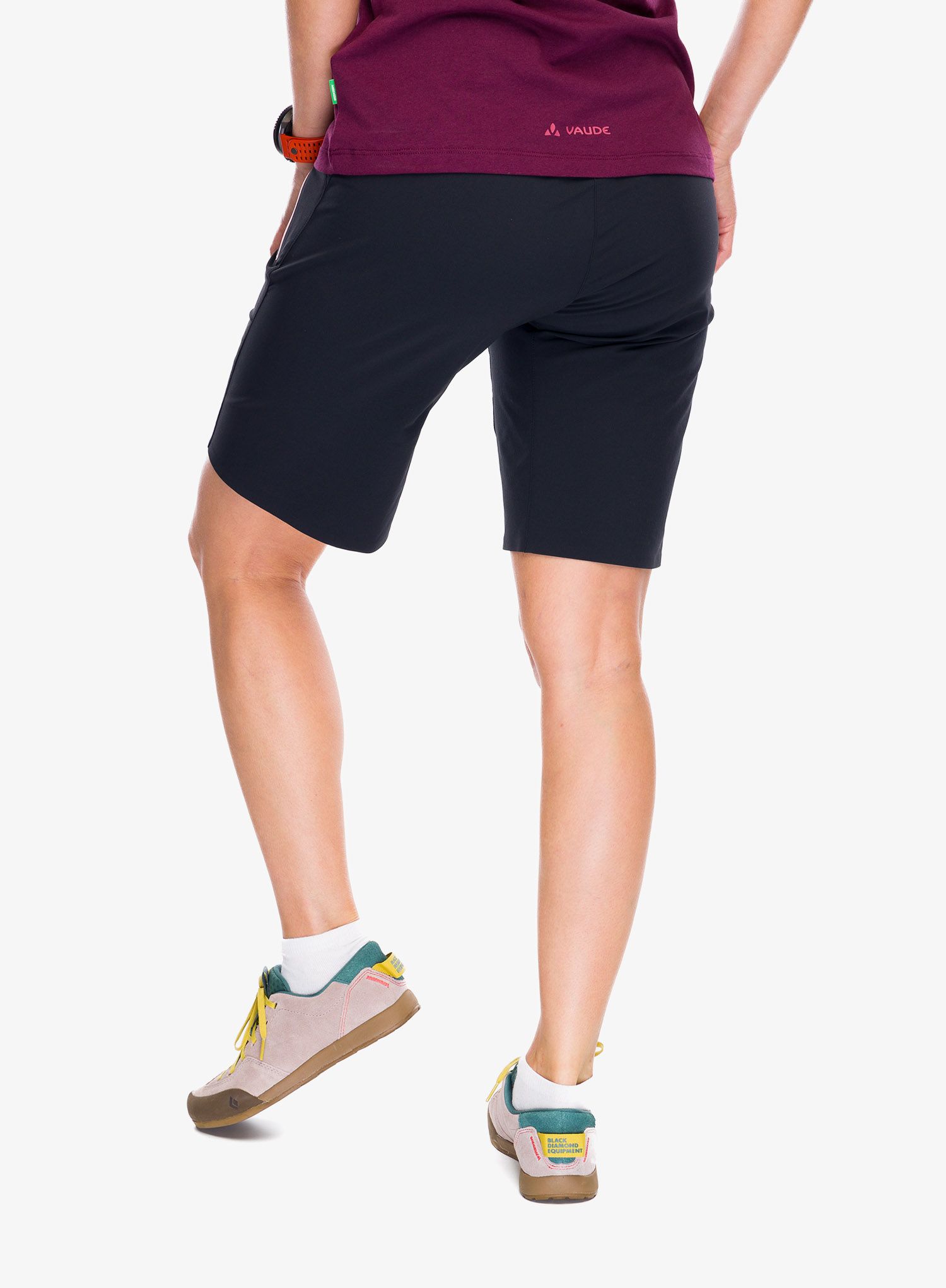 Turistické kraťasy dámské Vaude Badile Shorts - black/soft rose