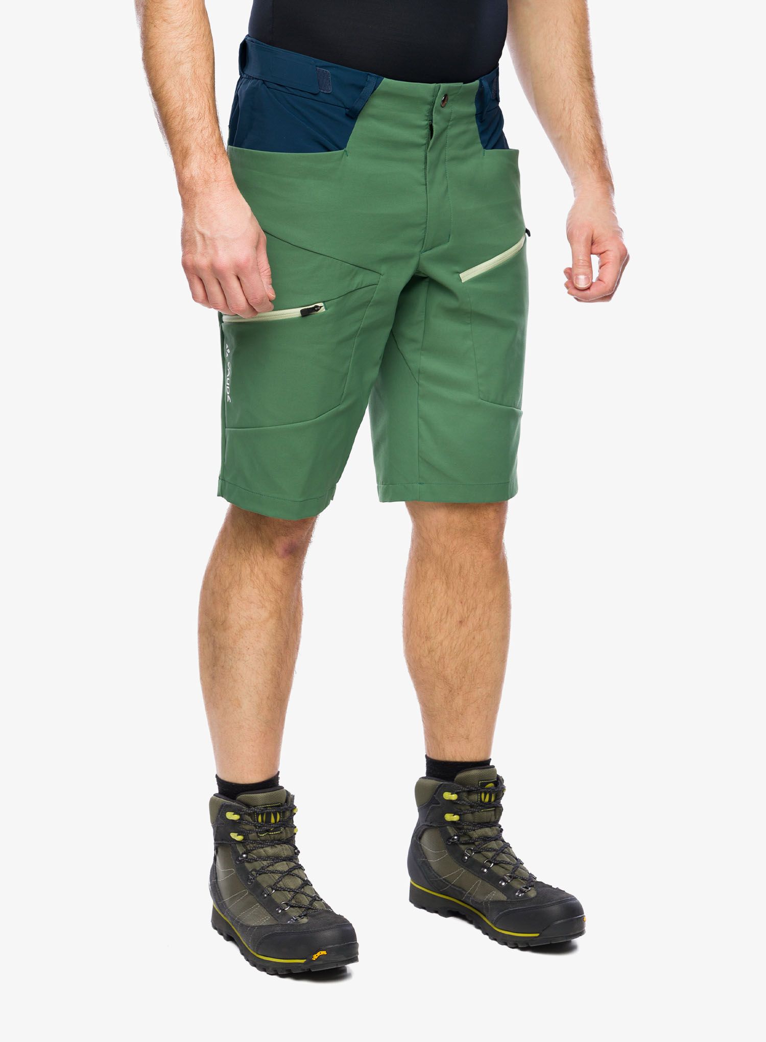 Outdoorové kraťasy Vaude Tekoa Shorts III - woodland/dark sea