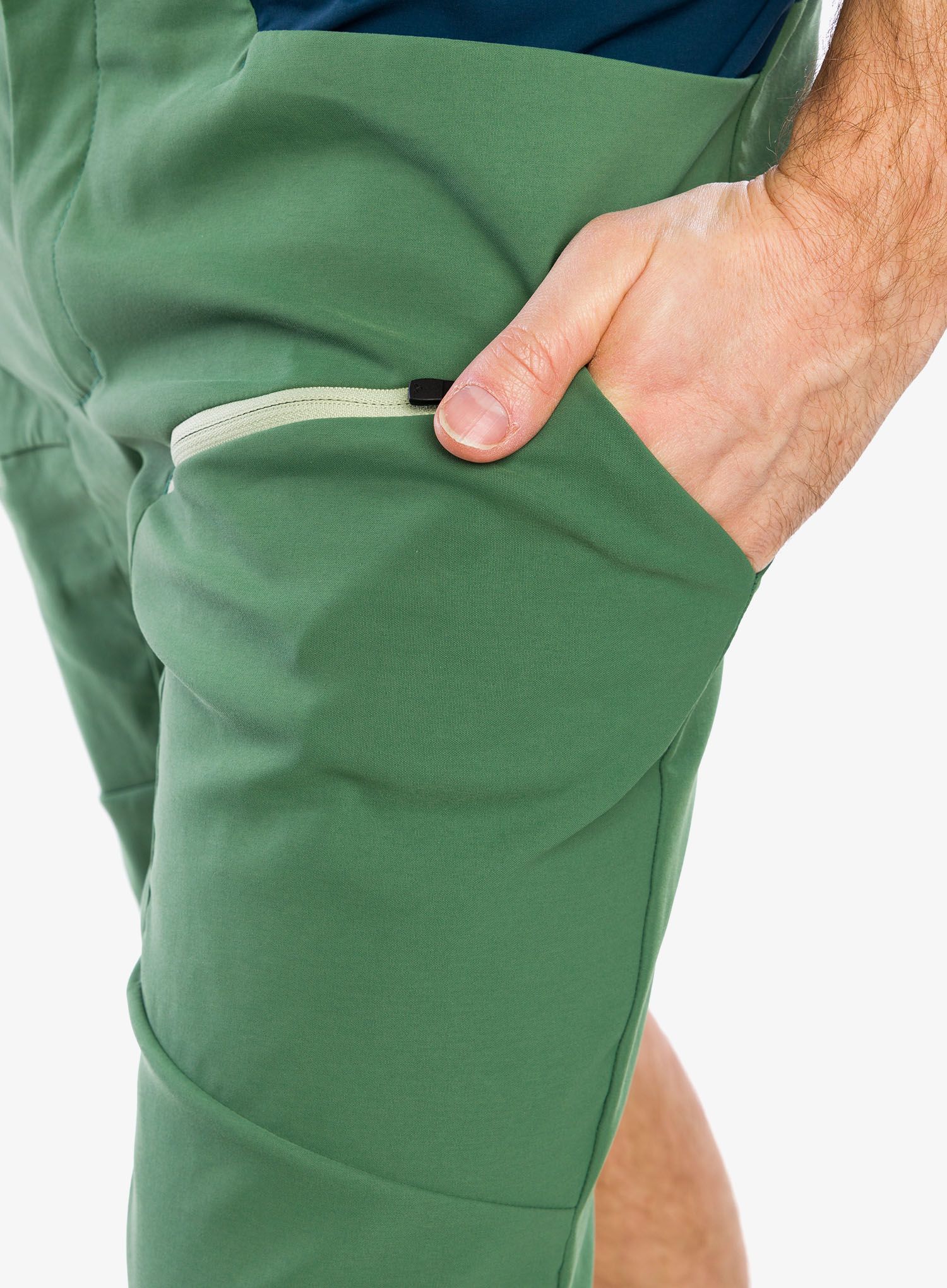 Outdoorové kraťasy Vaude Tekoa Shorts III - woodland/dark sea