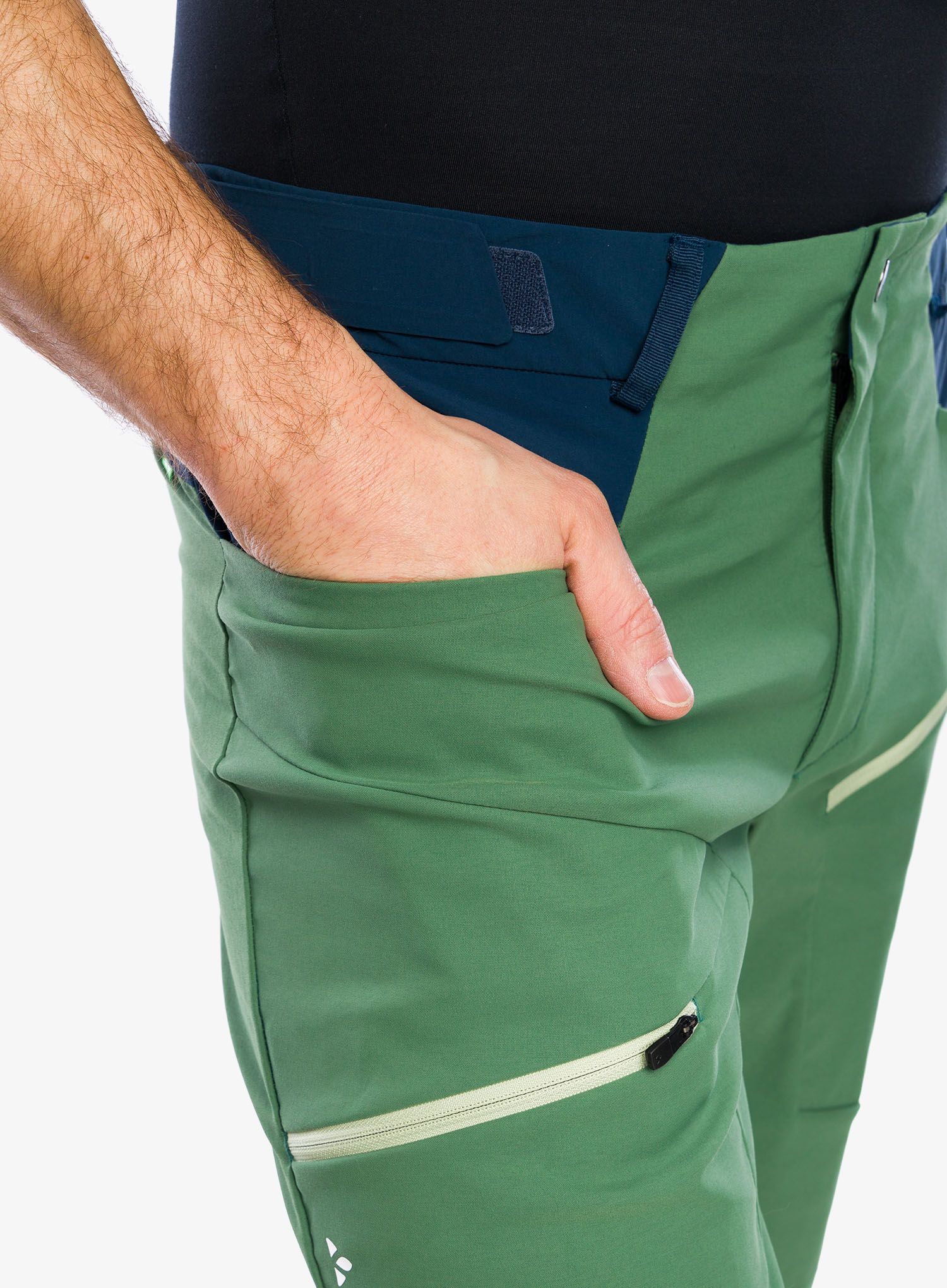 Outdoorové kraťasy Vaude Tekoa Shorts III - woodland/dark sea