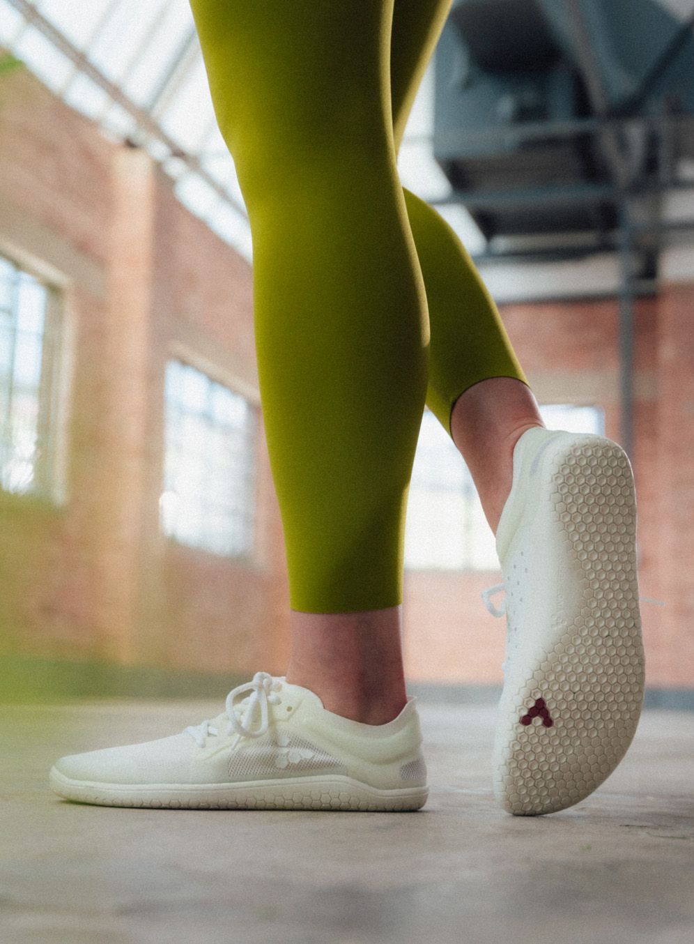 Vycházkové boty dámské Vivobarefoot Primus Lite III - bright white