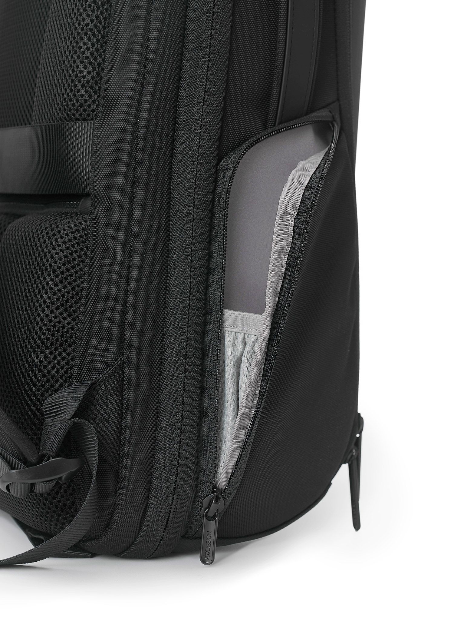 Městský batoh XD Design Bizz Backpack - black
