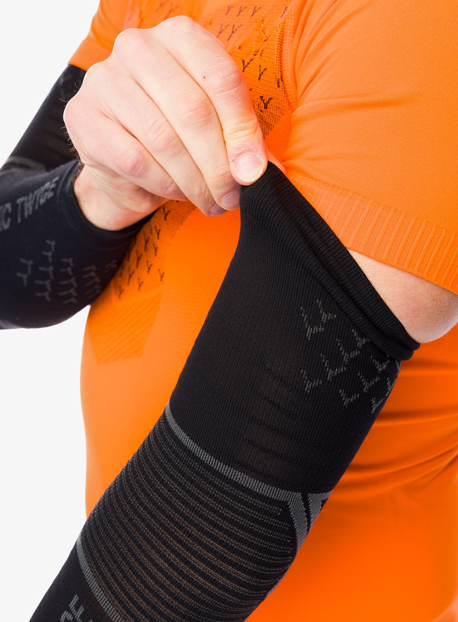 Kompresní návleky na ruce X-Bionic Twyce Armsleeve - black/charcoal