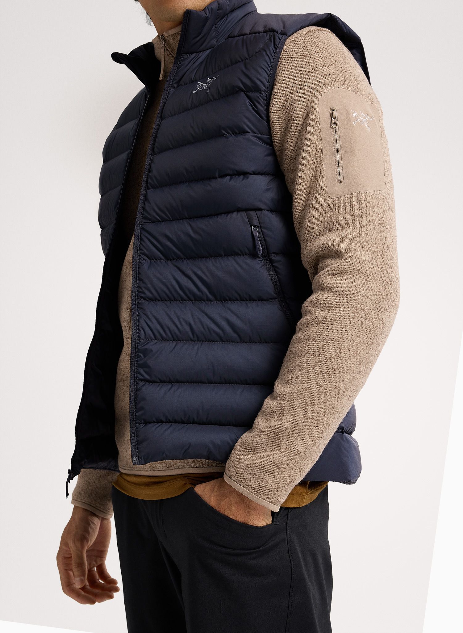 Péřová vesta Arcteryx Cerium Vest - black sapphire