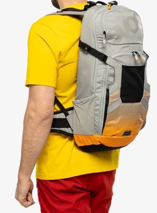Batoh na kolo Evoc FR Enduro E-Ride 16 - stone/bright orange