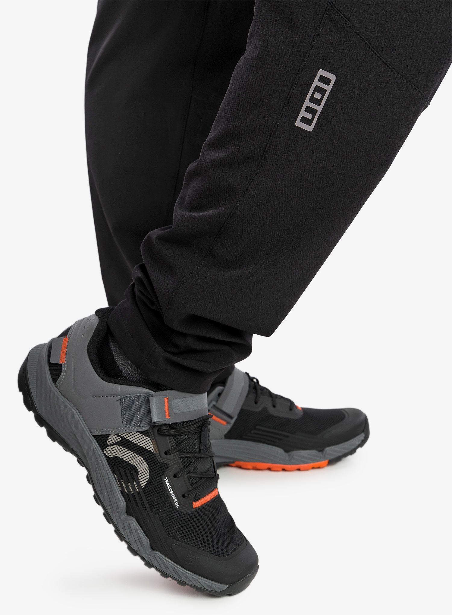 Dlouhé cyklistické kalhoty ION Scrub Pants - black