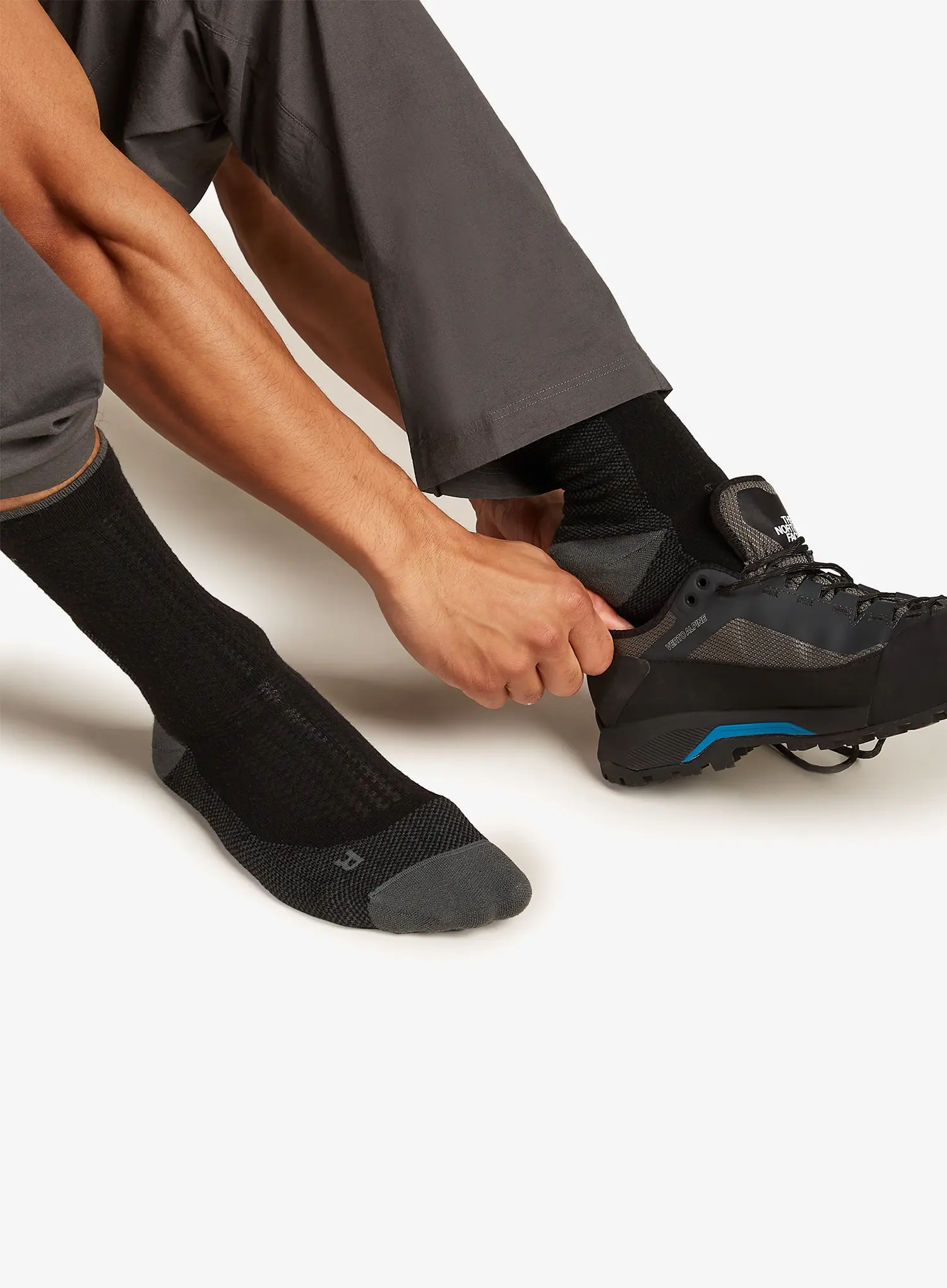 Turistické ponožky Icebreaker Merino Hike+ Ultralight Crew - black/obsidian