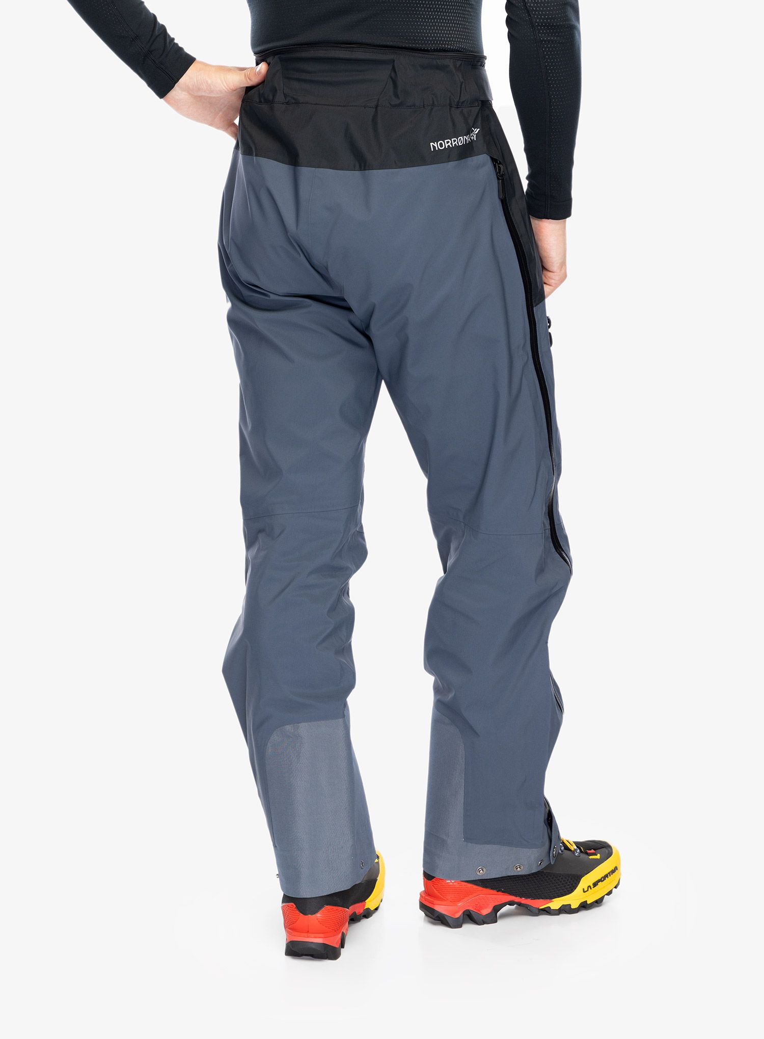 Membránové kalhoty Norrona Trollveggen GORE-TEX Pro Light Pants - caviar/cool black