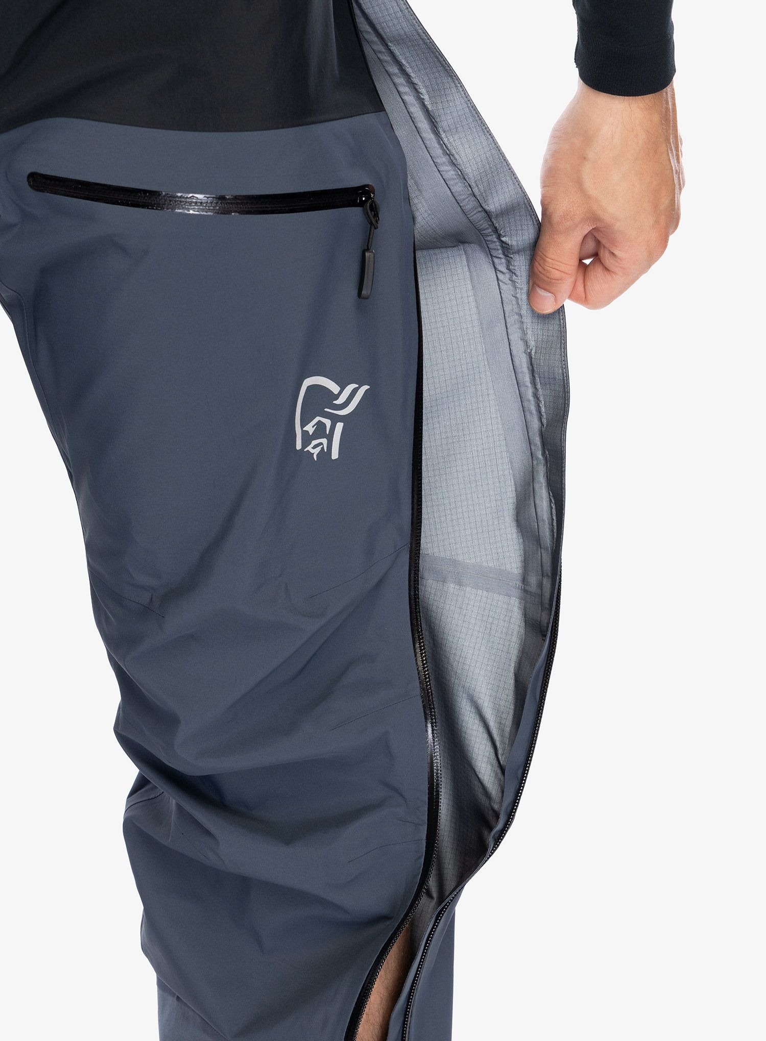 Membránové kalhoty Norrona Trollveggen GORE-TEX Pro Light Pants - caviar/cool black