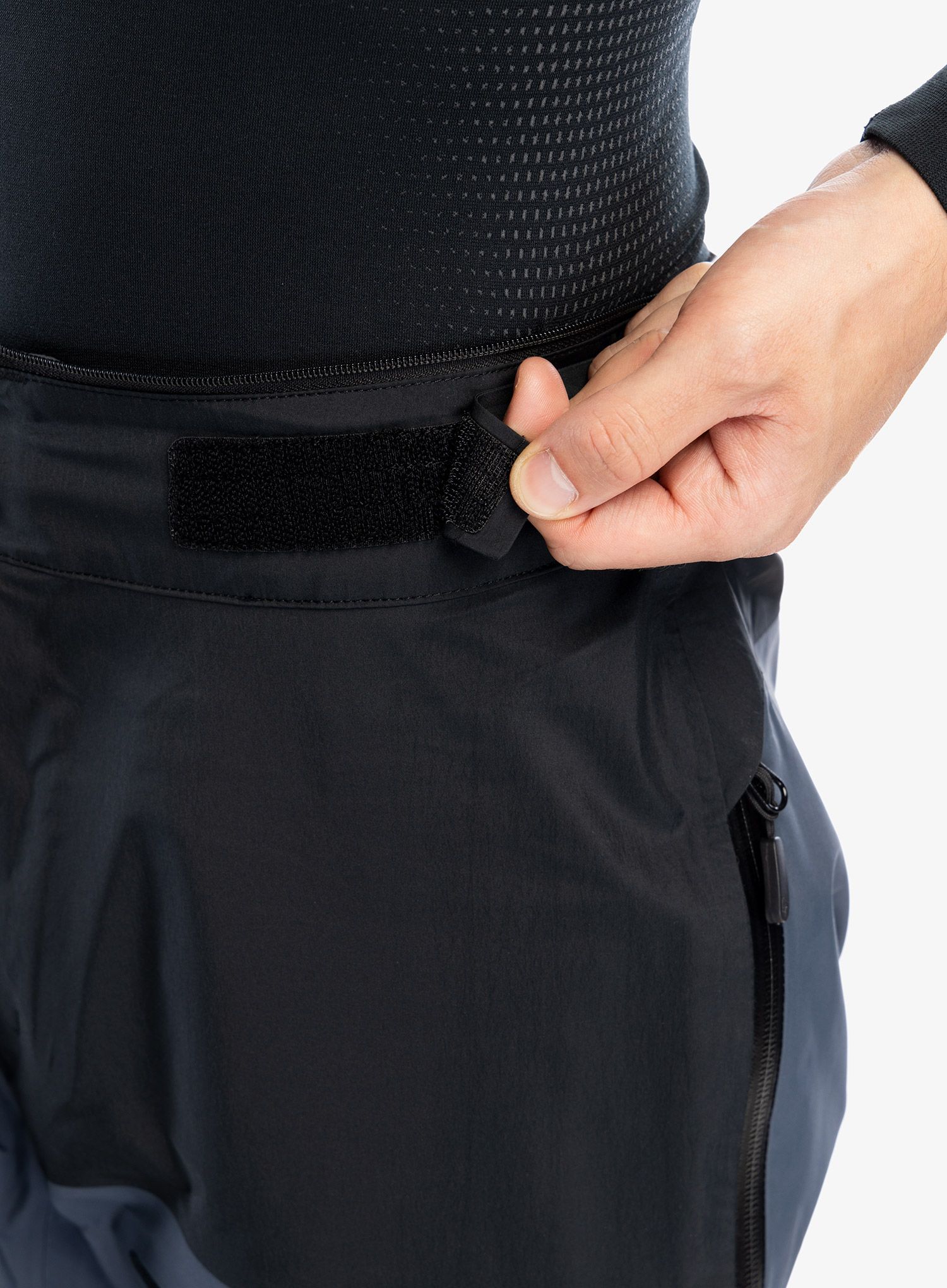 Membránové kalhoty Norrona Trollveggen GORE-TEX Pro Light Pants - caviar/cool black