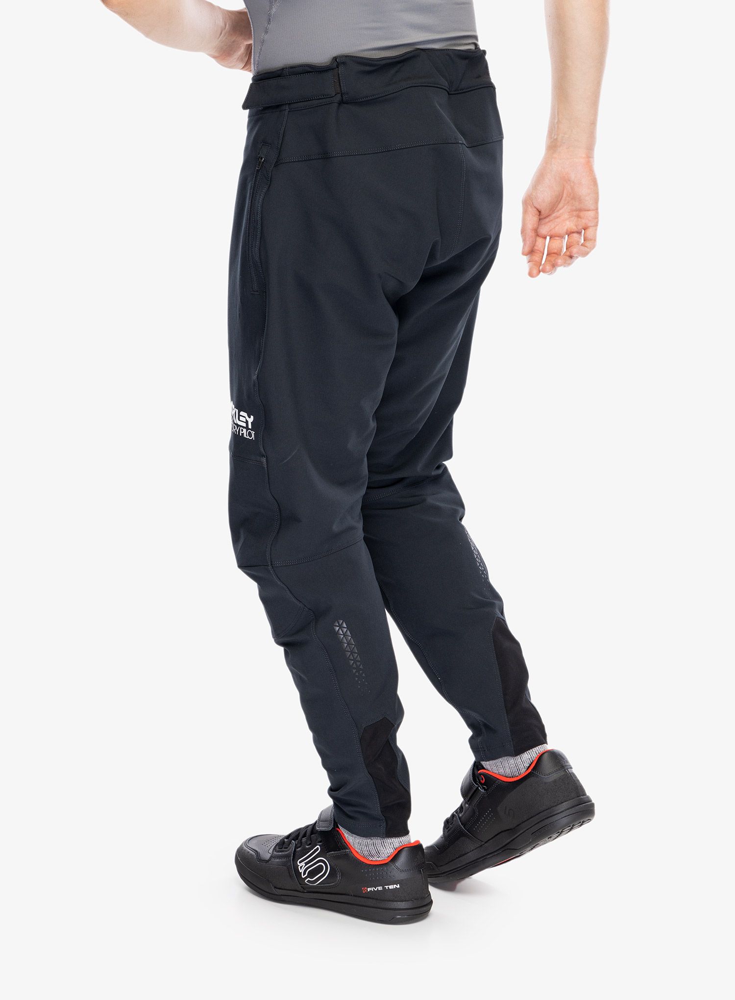 Cyklistické kalhoty Oakley Element Lite MTB Pant - blackout