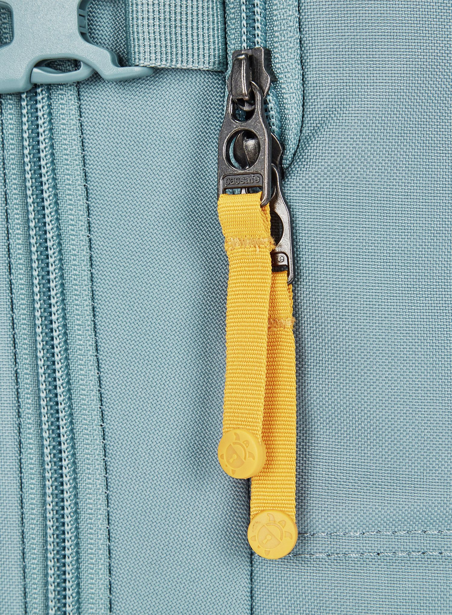 Batoh proti krádeži Pacsafe Go Carry-on Backpack 34 L - fresh mint