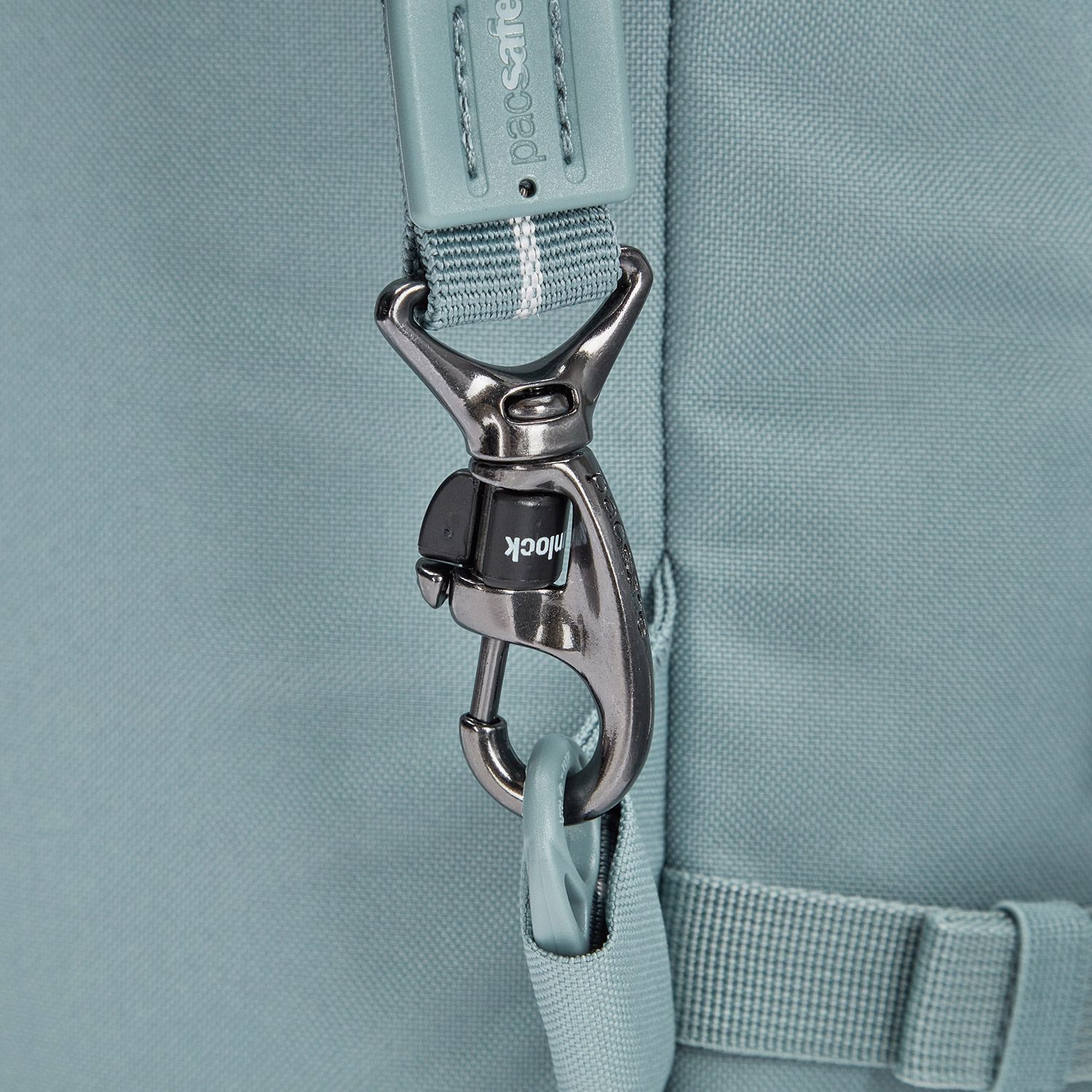 Batoh proti krádeži Pacsafe Go Carry-on Backpack 34 L - fresh mint