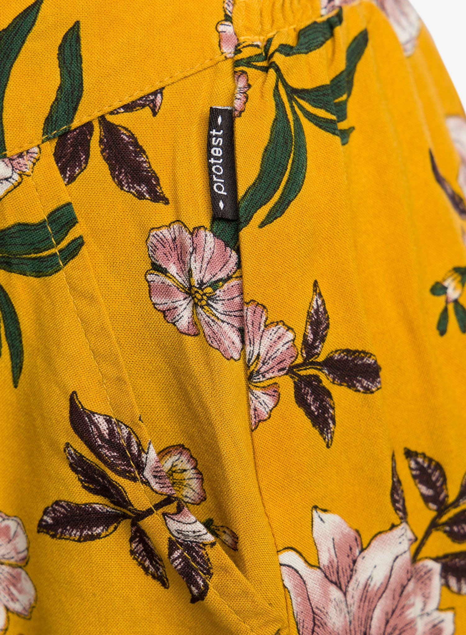 Kraťasy dámské Protest Prtmahi Shorts - tumeric yellow