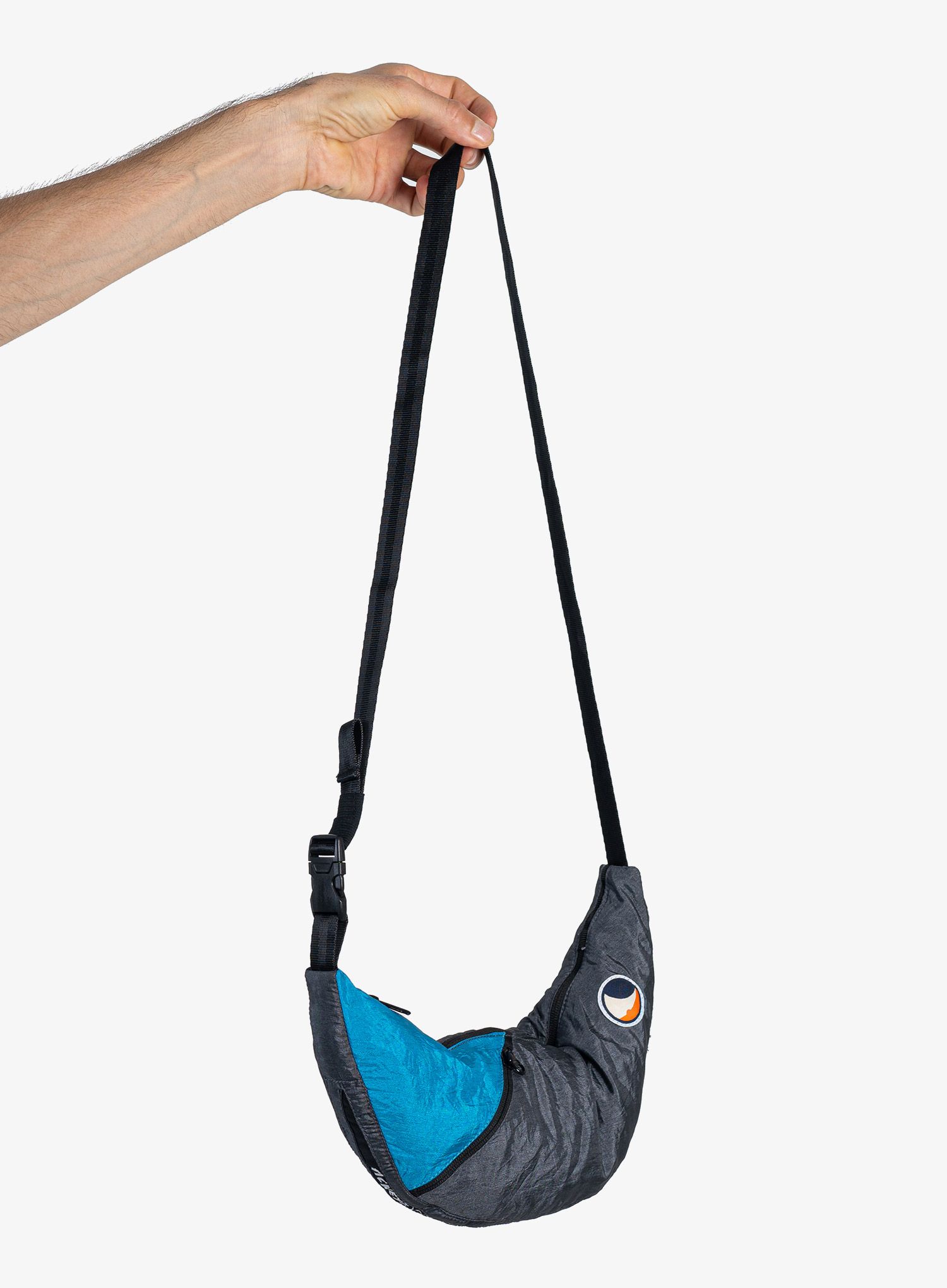 Taška Ticket To The Moon Upcycled Sling Bag - dark grey/aqua