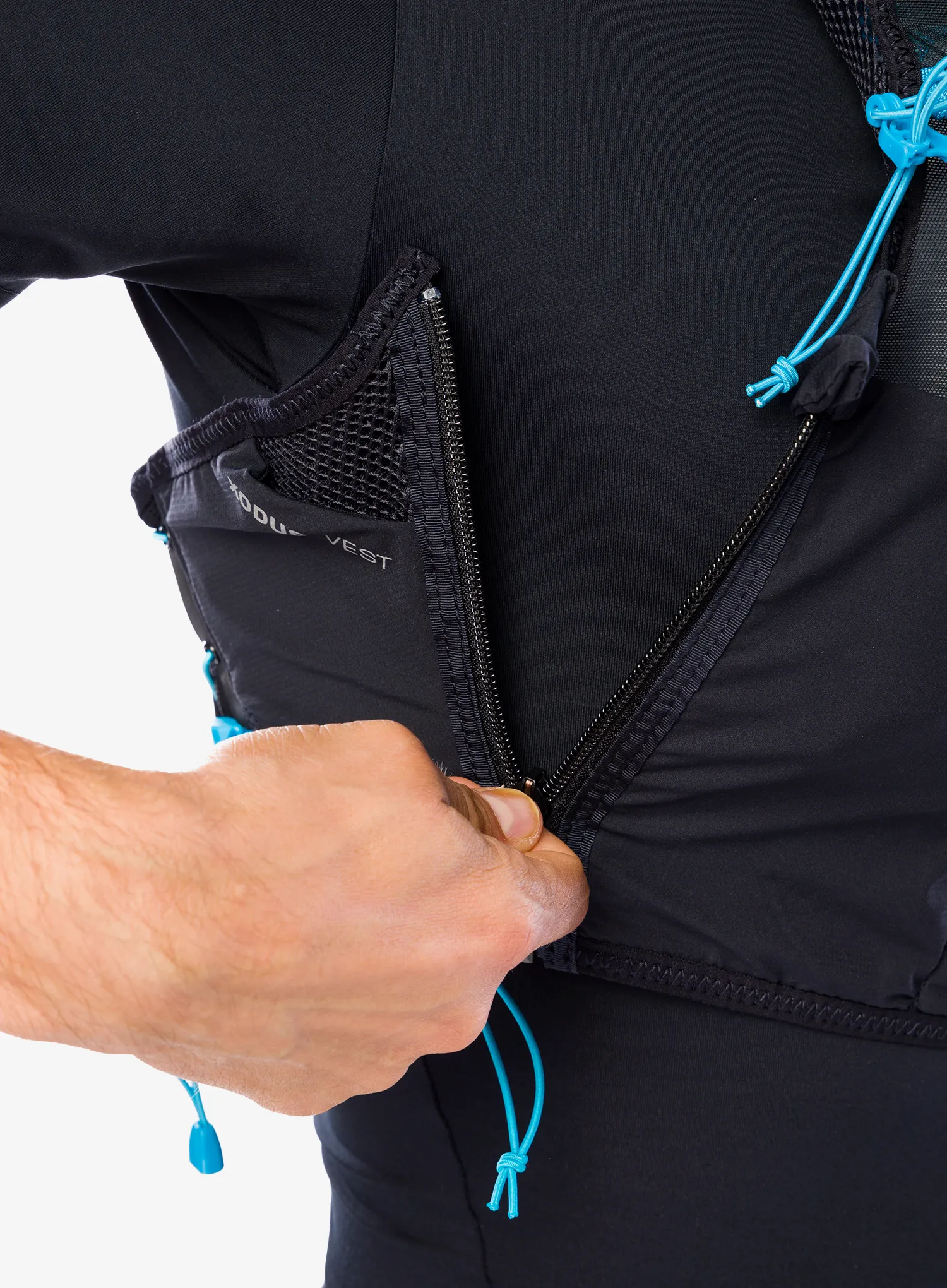 Vesta na běhání Ultimate Direction Xodus Vest - onyx