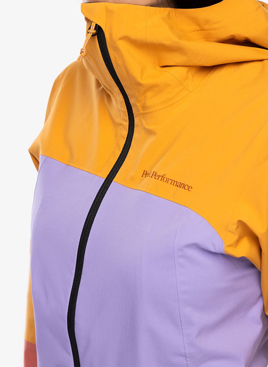 Dámská bunda do deště Peak Perfomance Trail Hipe Shell Jacket - desert blow