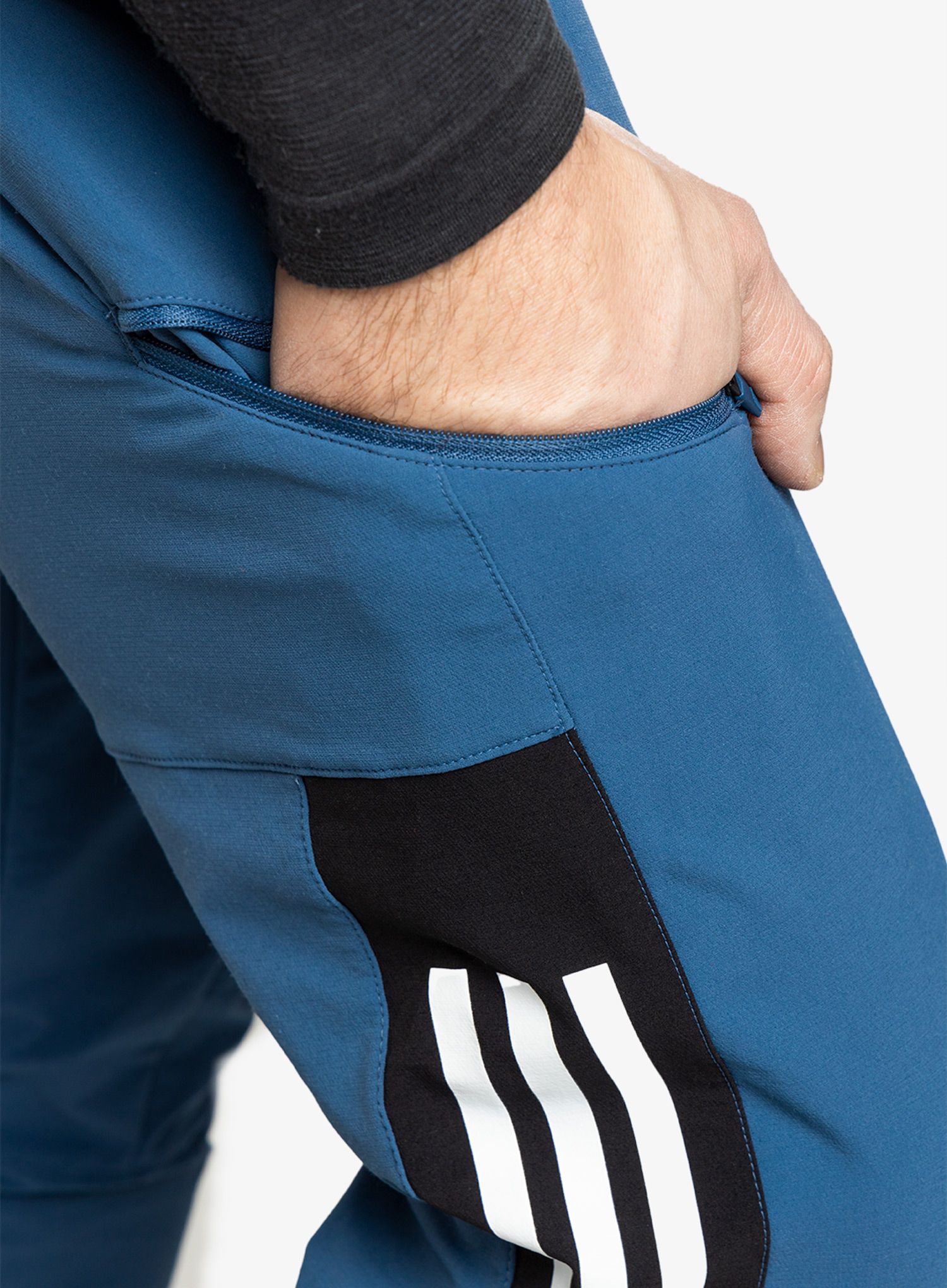 Softshellové kalhoty adidas TERREX Techrock Mountaineering Pants - wonder steel