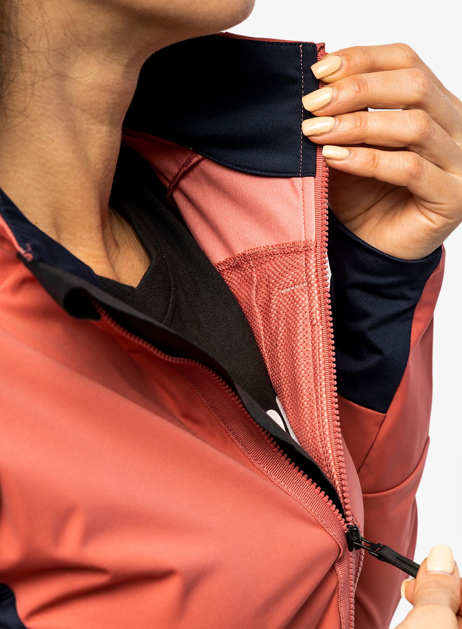 Dámská běžecká bunda adidas TERREX Xperior Cross-Country Ski Soft Shell Jacket - wonder red