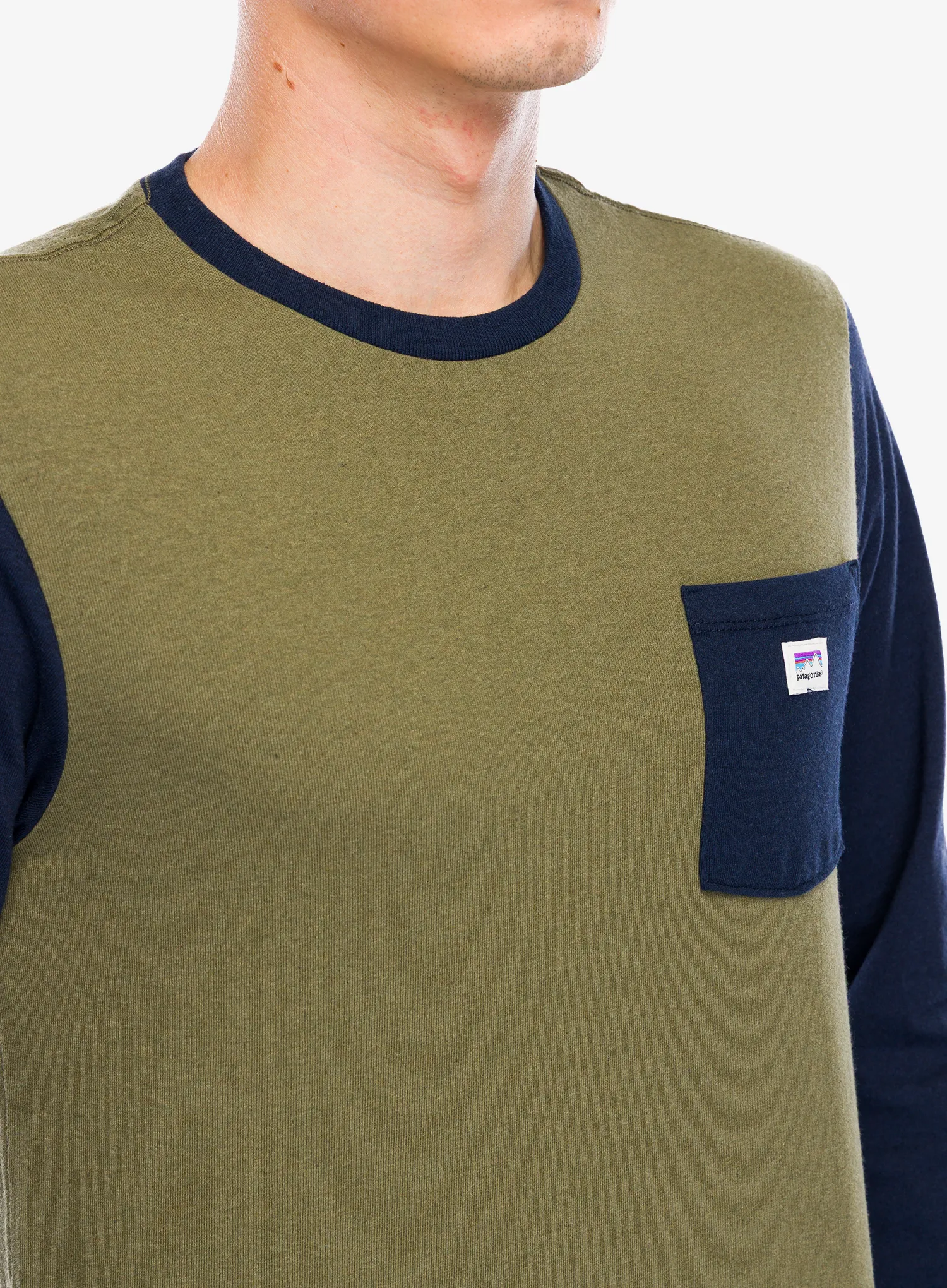 Mikina bez kapuce Patagonia L/S Shop Sticker Pocket Responsibili-Tee - tent green