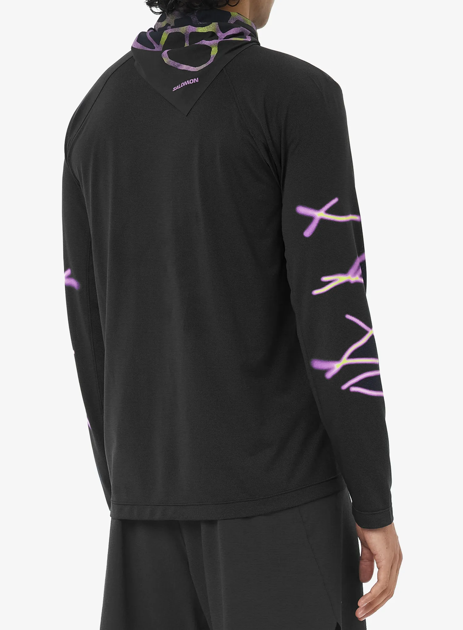 Mikina bez kapuce Salomon Shkout Core LS TEE GFX - deep black