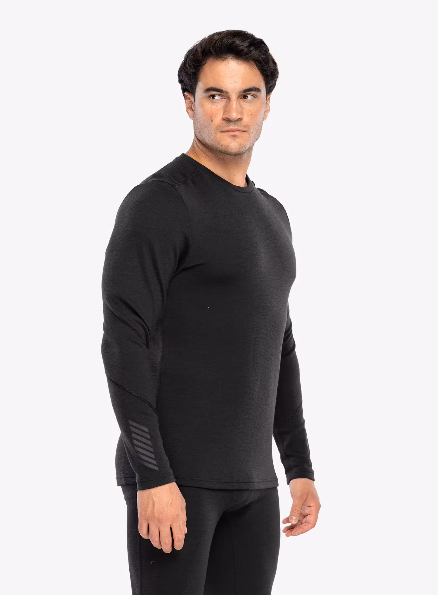 HellyHansenLIFAMerinoMidweightCrew_black_fw26_7040056452159_1_062.webp