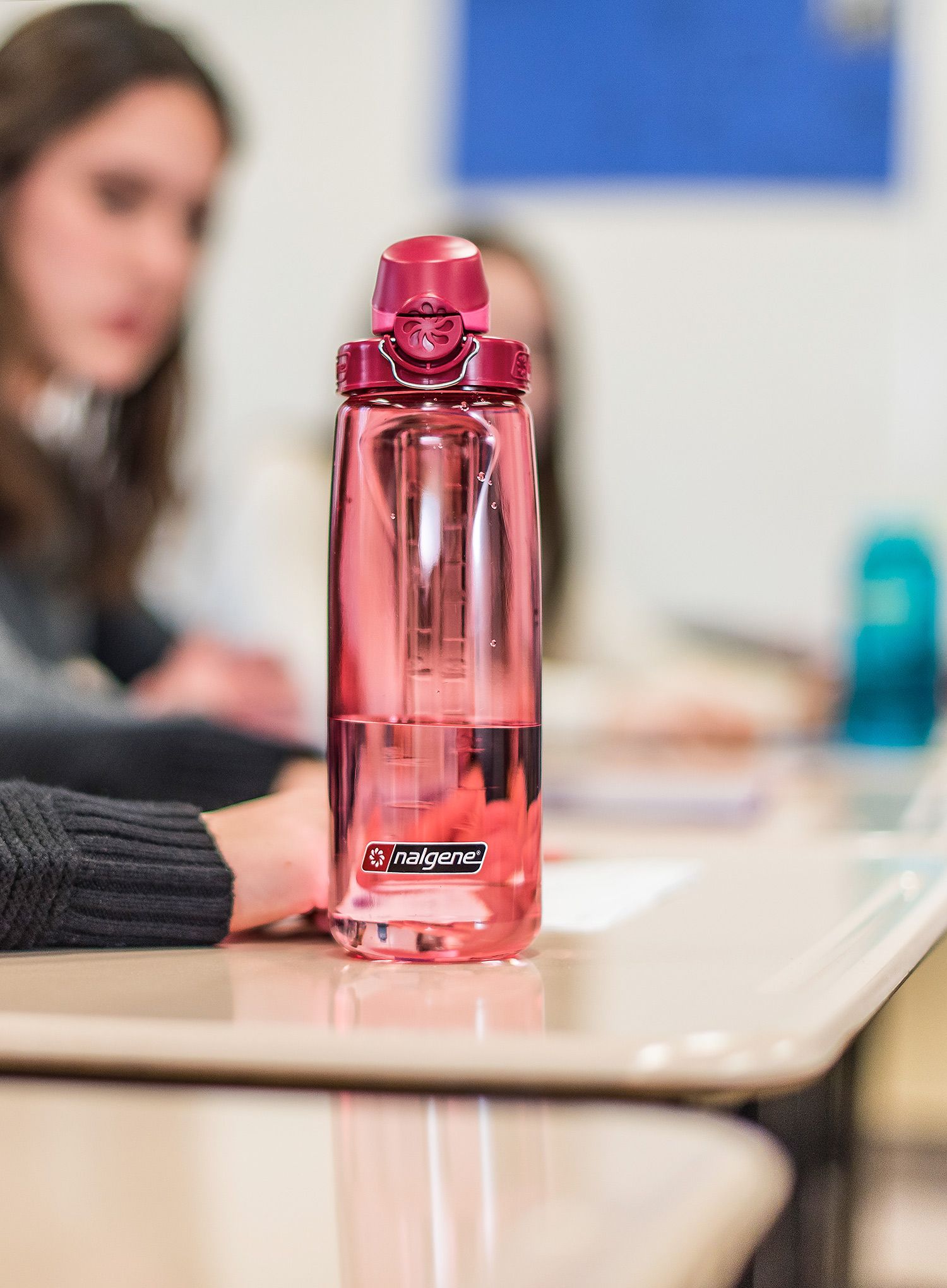 Turistická láhev Nalgene On The Fly 24 oz (710 ml) - petal/beet