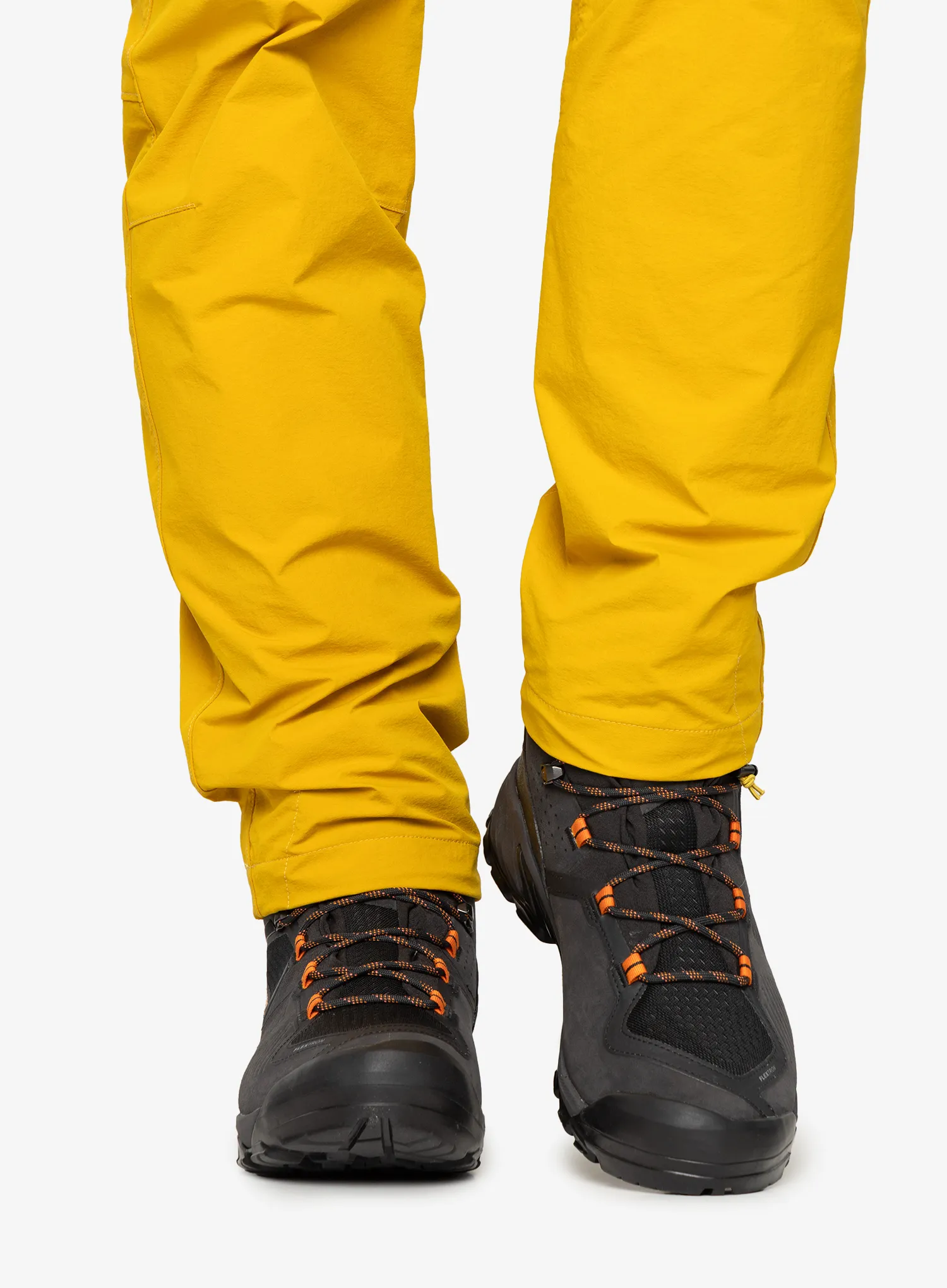 Trekové boty Mammut Sapuen High GTX - black/dark radiant