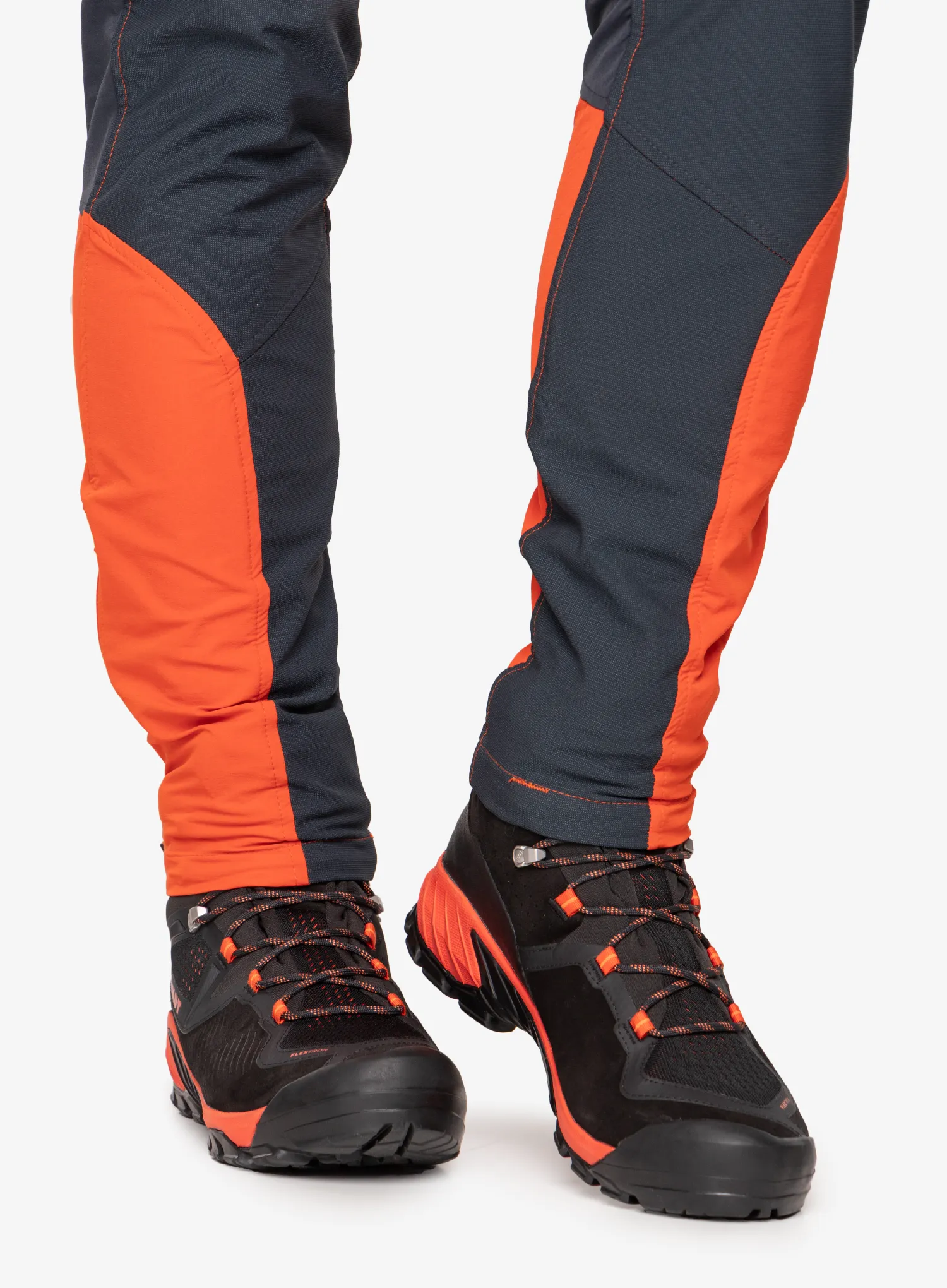 Trekové boty pánské Mammut Sapuen High GTX - black/hot red
