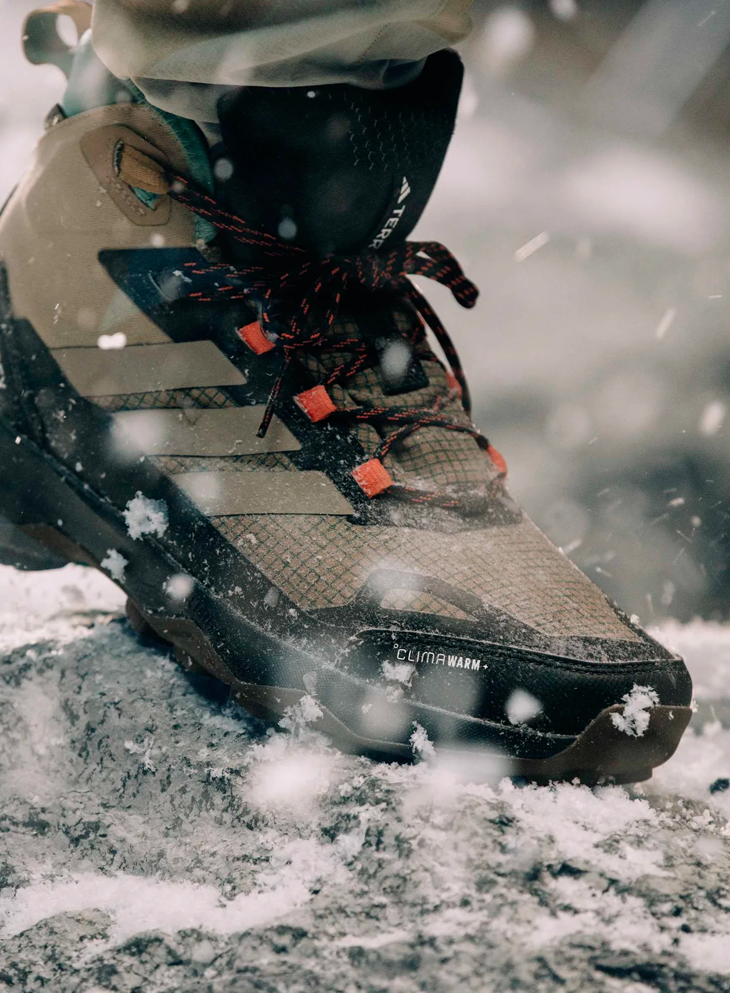 Turistické boty pánské adidas TERREX Skychaser AX5 Mid GTX Climawarm - cardboard/blanch car/pure teal