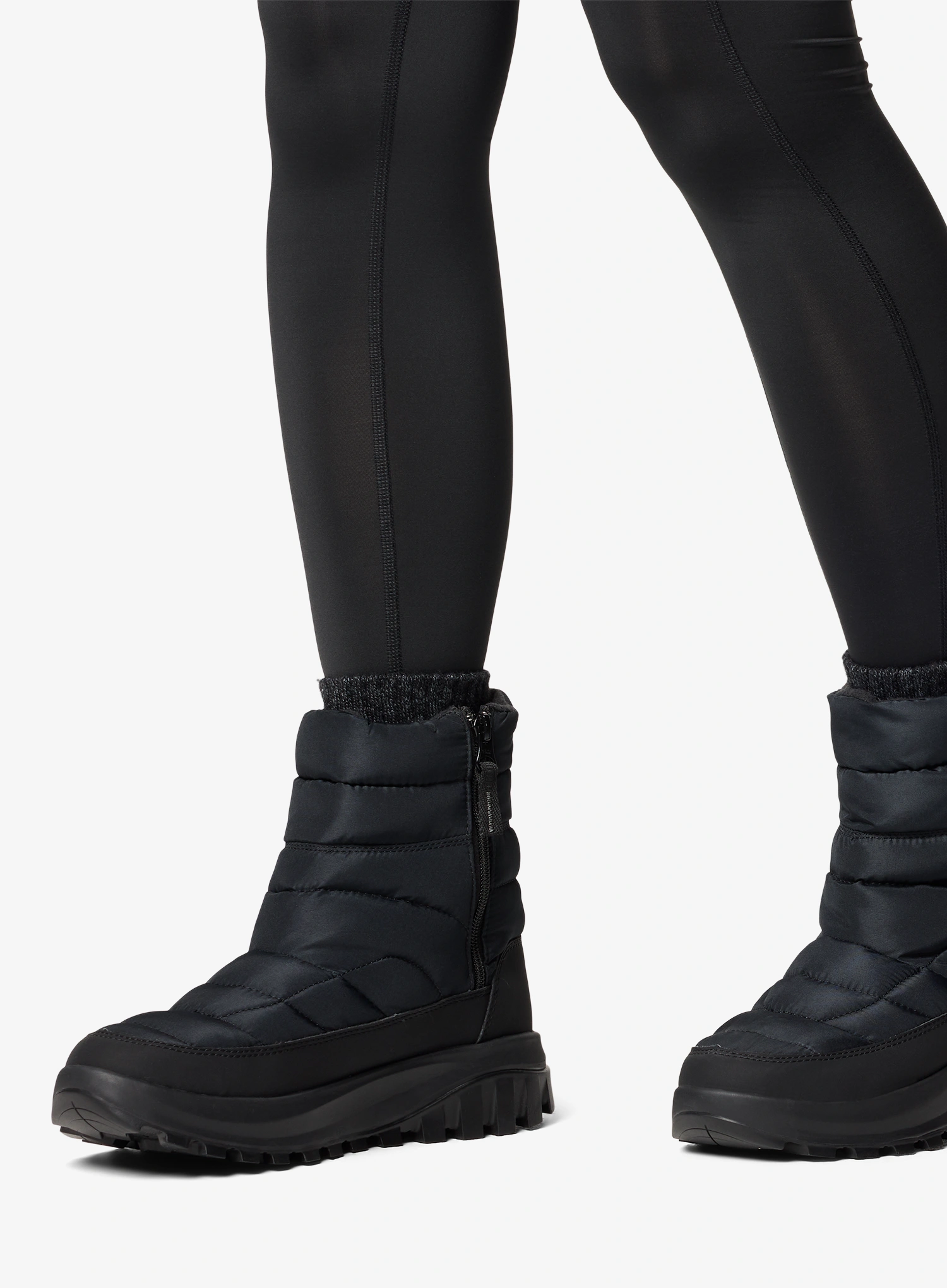 Zimní boty dámské Columbia Snowtrot Mid - black/titanium II