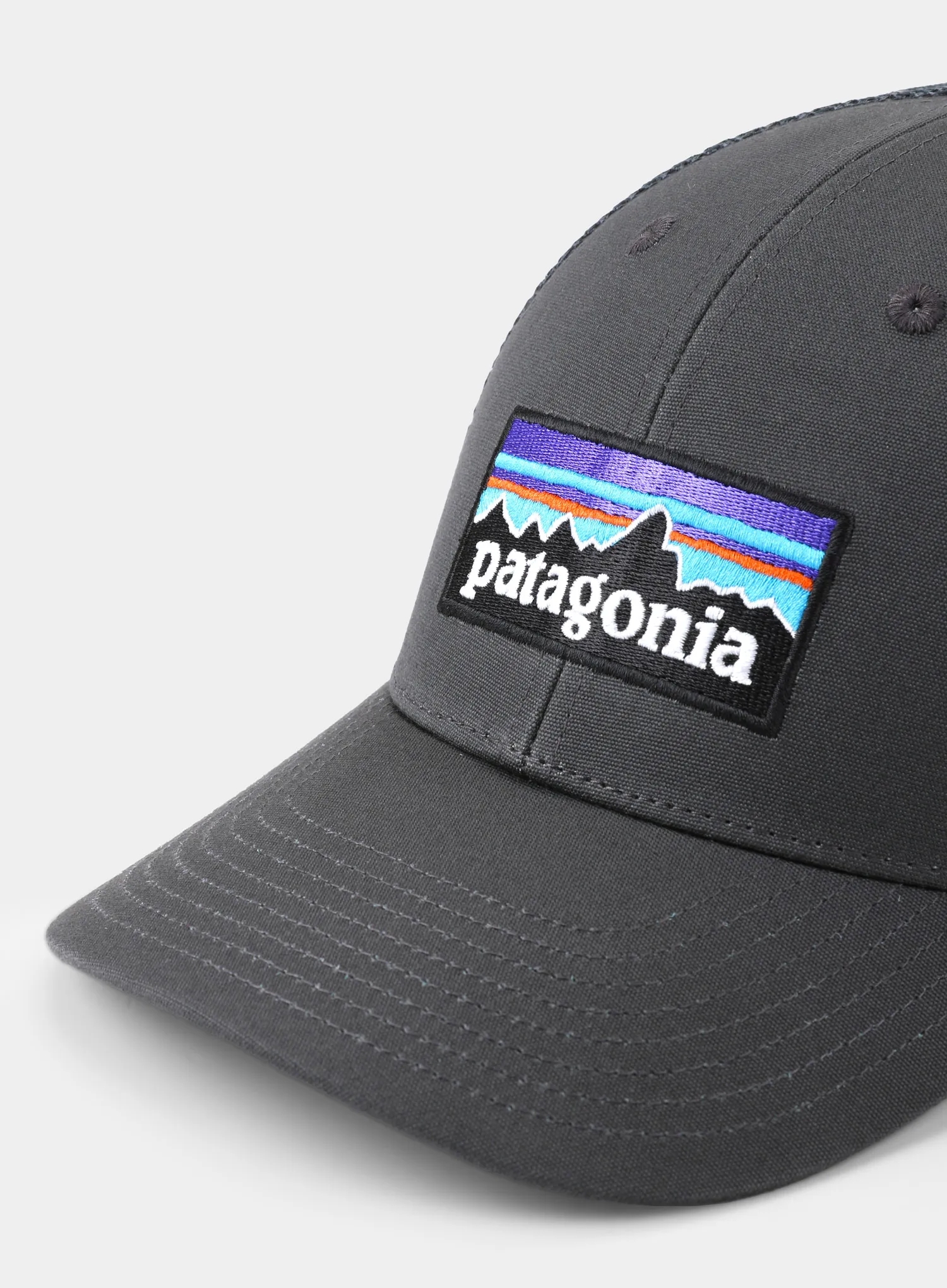 Kšiltovka Patagonia P-6 Logo LoPro Trucker Hat - grey