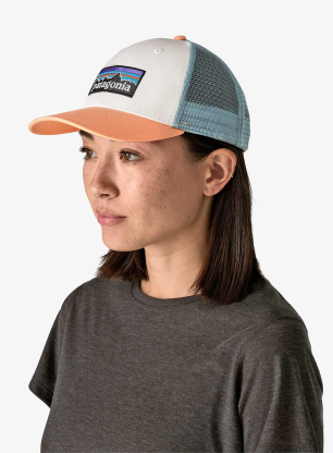 Kšiltovka Patagonia P-6 Logo LoPro Trucker Hat - white w/peach sherbet