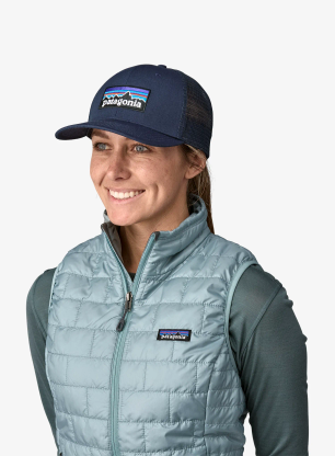 Kšiltovka Patagonia P-6 Logo Trucker Hat - new navy