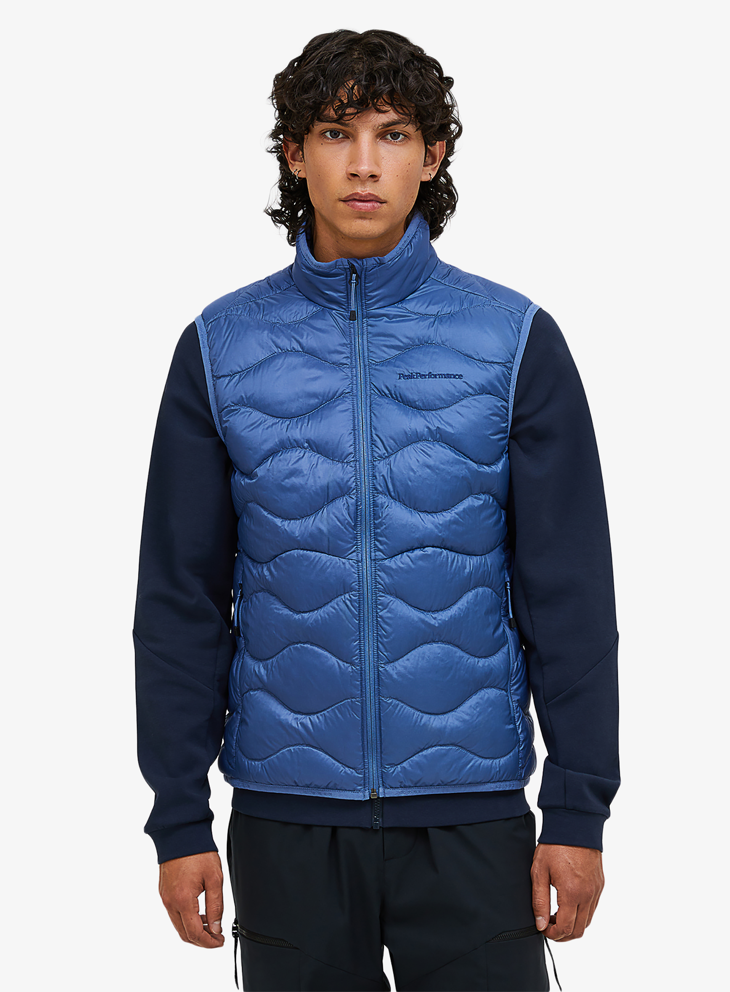 PeakPerformanceHeliumDownVest_summitsky_fw26_7333529012630_1_063.webp