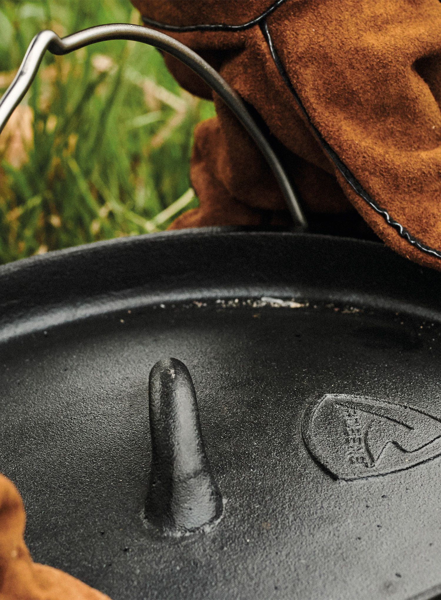 Turistický kotlík Robens Carson Dutch Oven 8,2 L - black