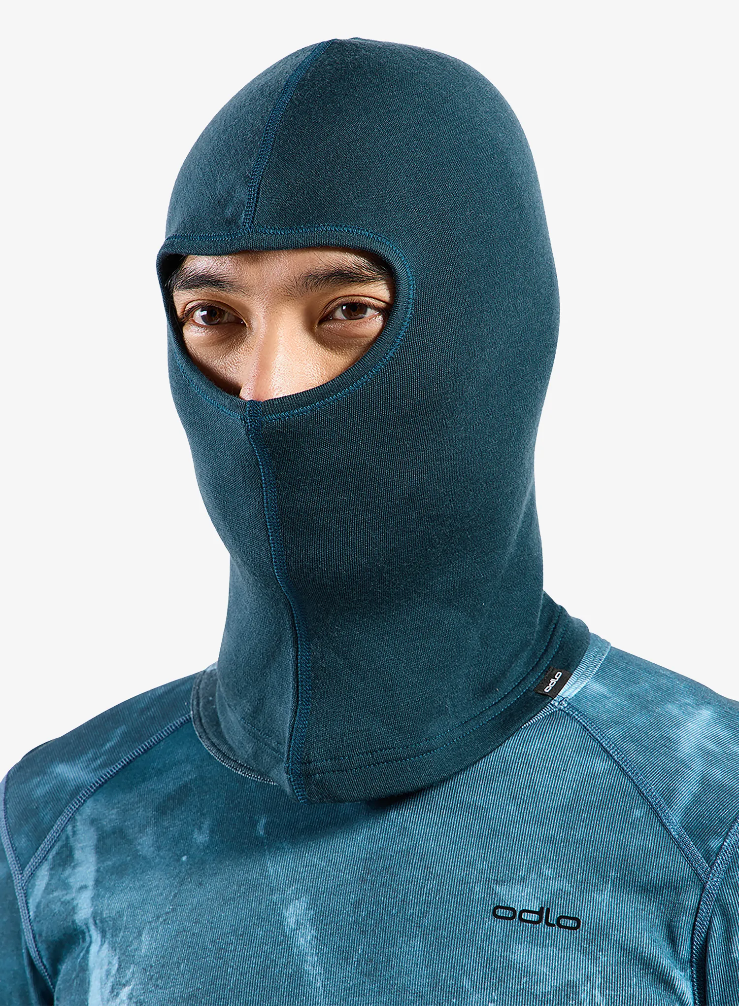 OdloMerinoWarmFaceMask_reflectingpond_fw26_7617977439134_040.webp