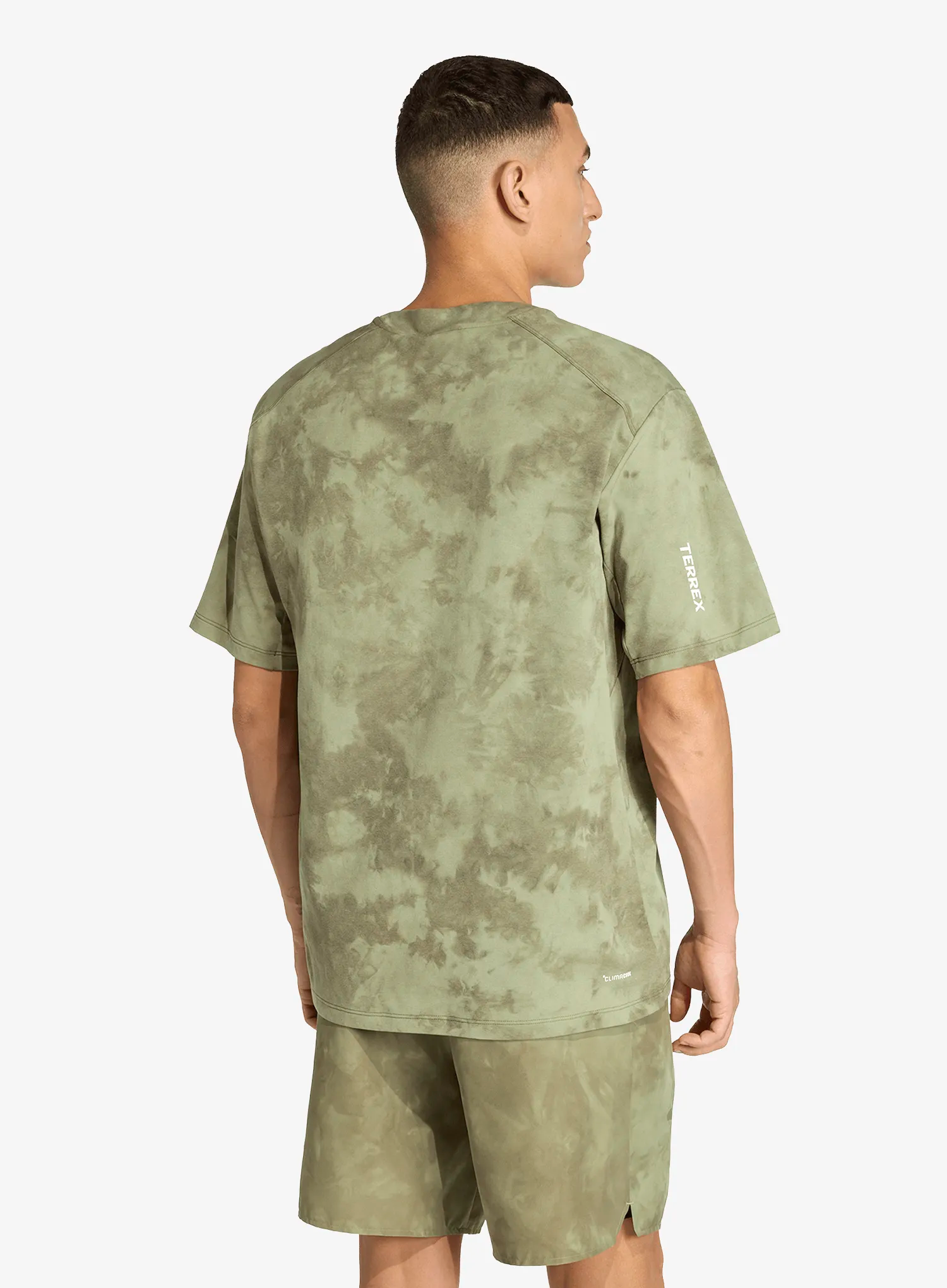 Rychleschnoucí triko adidas TERREX Multi Spray Dye Tee - tent green/olive strata