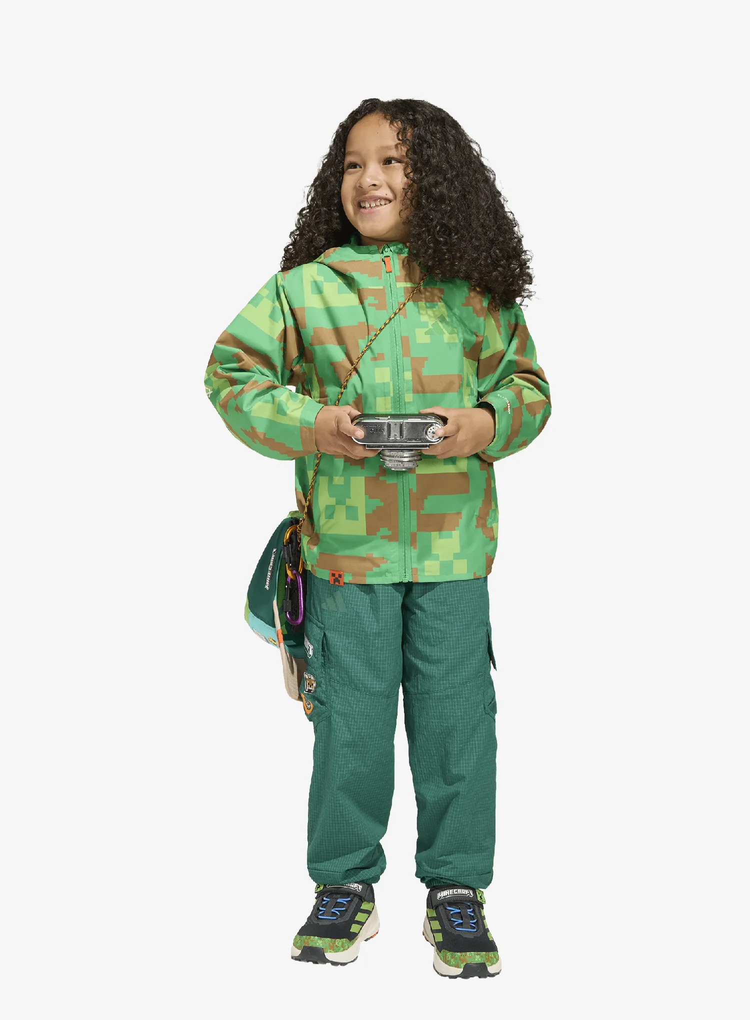 Dětská bunda adidas TERREX Minecraft Climaproof Rain Jacket - green/brown desert/luc lime